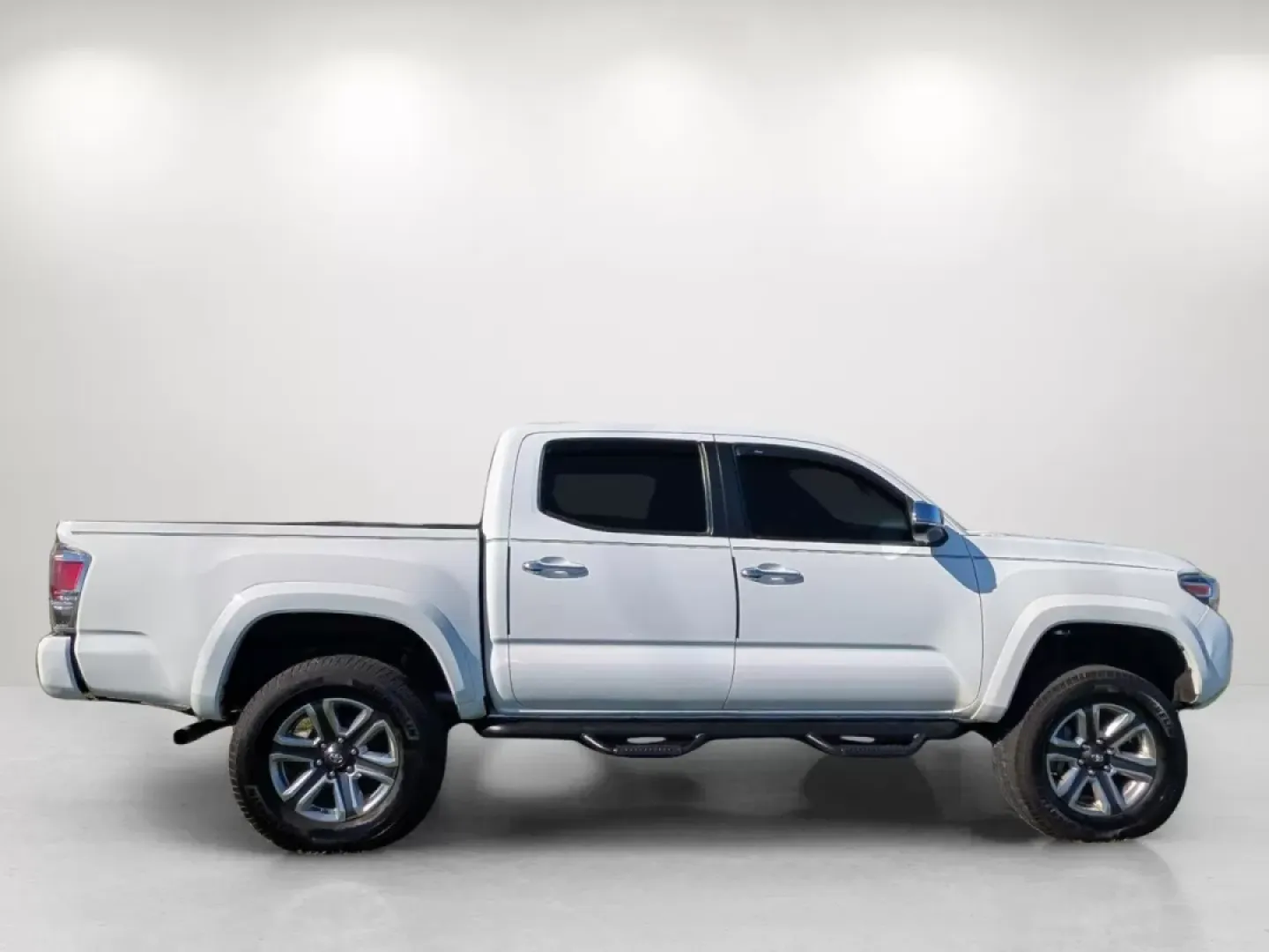 2017 Toyota Tacoma Limited (5TFGZ5AN2HX) with an Other engine, located at 3959 U.S. 80 W, Phenix City, AL, 36870, (334) 297-4885, 32.469296, -85.135185 - **Explore the Great Outdoors with the 2017 Toyota Tacoma Limited Your Perfect Adventure Companion!**<br /> <br /> Are you ready to embrace a lifestyle filled with adventure, whether it's hauling gear for your weekend camping trips or navigating through the urban landscape? The 2017 Toyota Tacoma Li - Photo#3