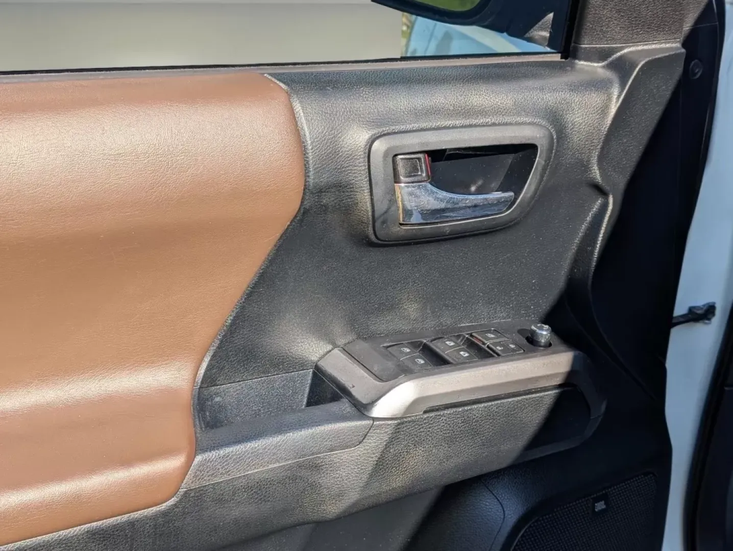 2017 Toyota Tacoma Limited (5TFGZ5AN2HX) with an Other engine, located at 3959 U.S. 80 W, Phenix City, AL, 36870, (334) 297-4885, 32.469296, -85.135185 - **Explore the Great Outdoors with the 2017 Toyota Tacoma Limited Your Perfect Adventure Companion!**<br /> <br /> Are you ready to embrace a lifestyle filled with adventure, whether it's hauling gear for your weekend camping trips or navigating through the urban landscape? The 2017 Toyota Tacoma Li - Photo#8