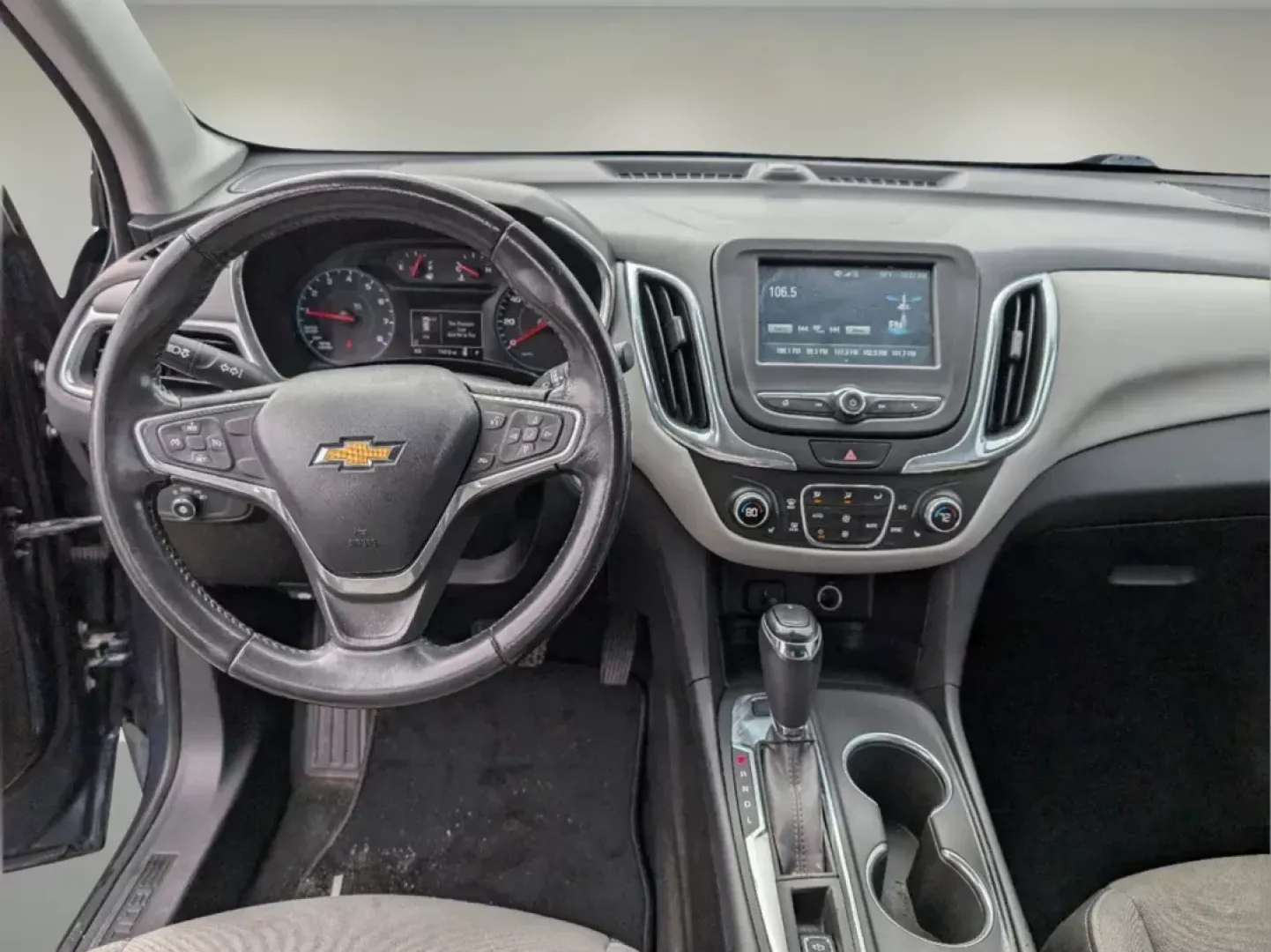 2018 /Medium Ash Gray Chevrolet Equinox LT (3GNAXSEV5JL) with an Other engine, located at 3959 U.S. 80 W, Phenix City, AL, 36870, (334) 297-4885, 32.469296, -85.135185 - Are you looking for the perfect blend of comfort, style, and versatility for your everyday adventures? Look no further! The 2018 Chevrolet Equinox LT is designed for those who seek a reliable and spacious SUV suitable for growing families and active lifestyles alike. Whether you're navigating your d - Photo#11