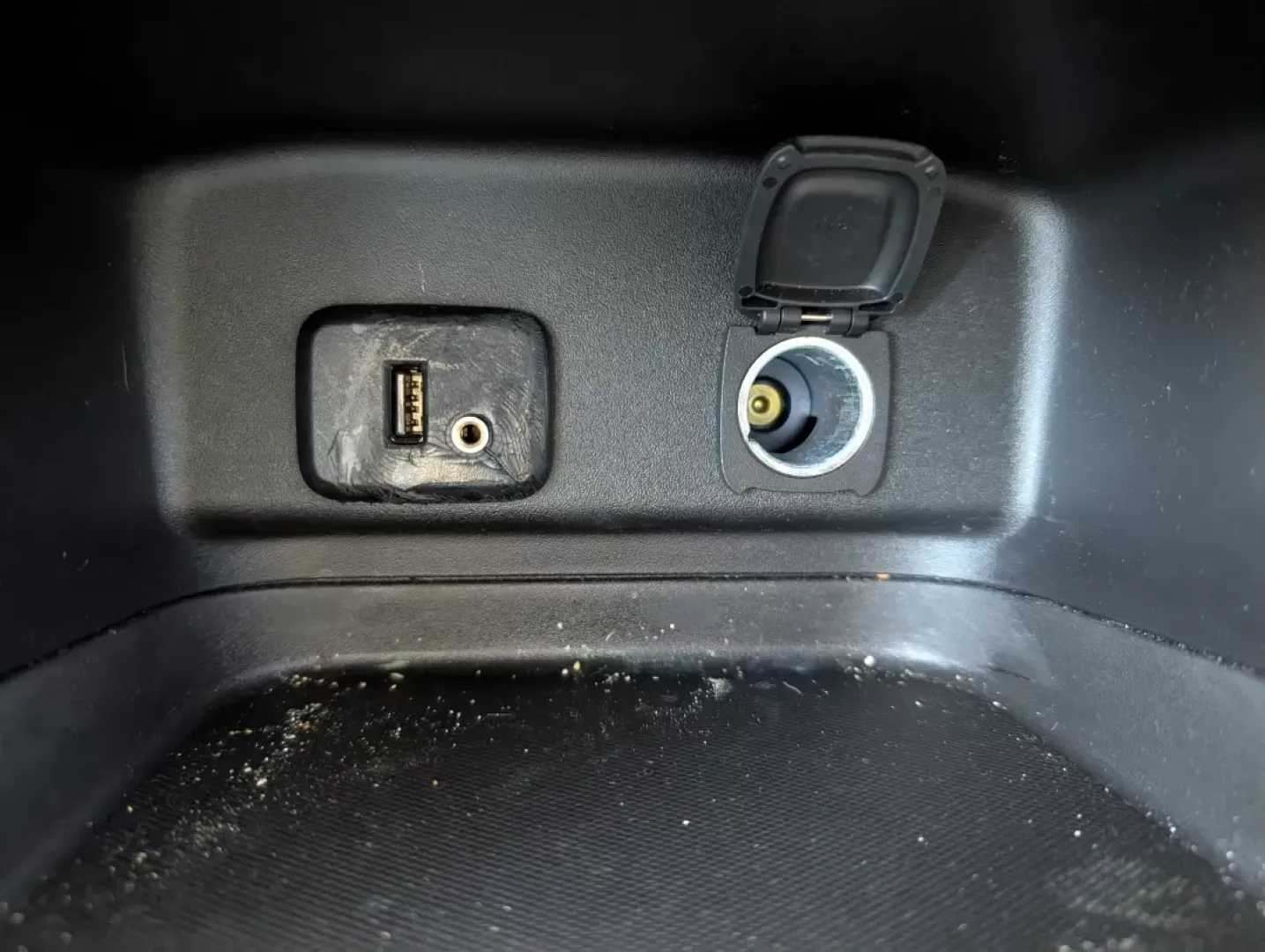 2018 /Jet Black Chevrolet Equinox LT (2GNAXJEVXJ6) with an Other engine, located at 3959 U.S. 80 W, Phenix City, AL, 36870, (334) 297-4885, 32.469296, -85.135185 - **Discover Your Next Adventure with the 2018 Chevrolet Equinox LT at Gils Auto in Phenix City, AL!**<br /> <br /> Are you looking for a versatile SUV that fits seamlessly into your lifestyle? The 2018 Chevrolet Equinox LT is the perfect blend of style, functionality, and reliability. Whether you're - Photo#12
