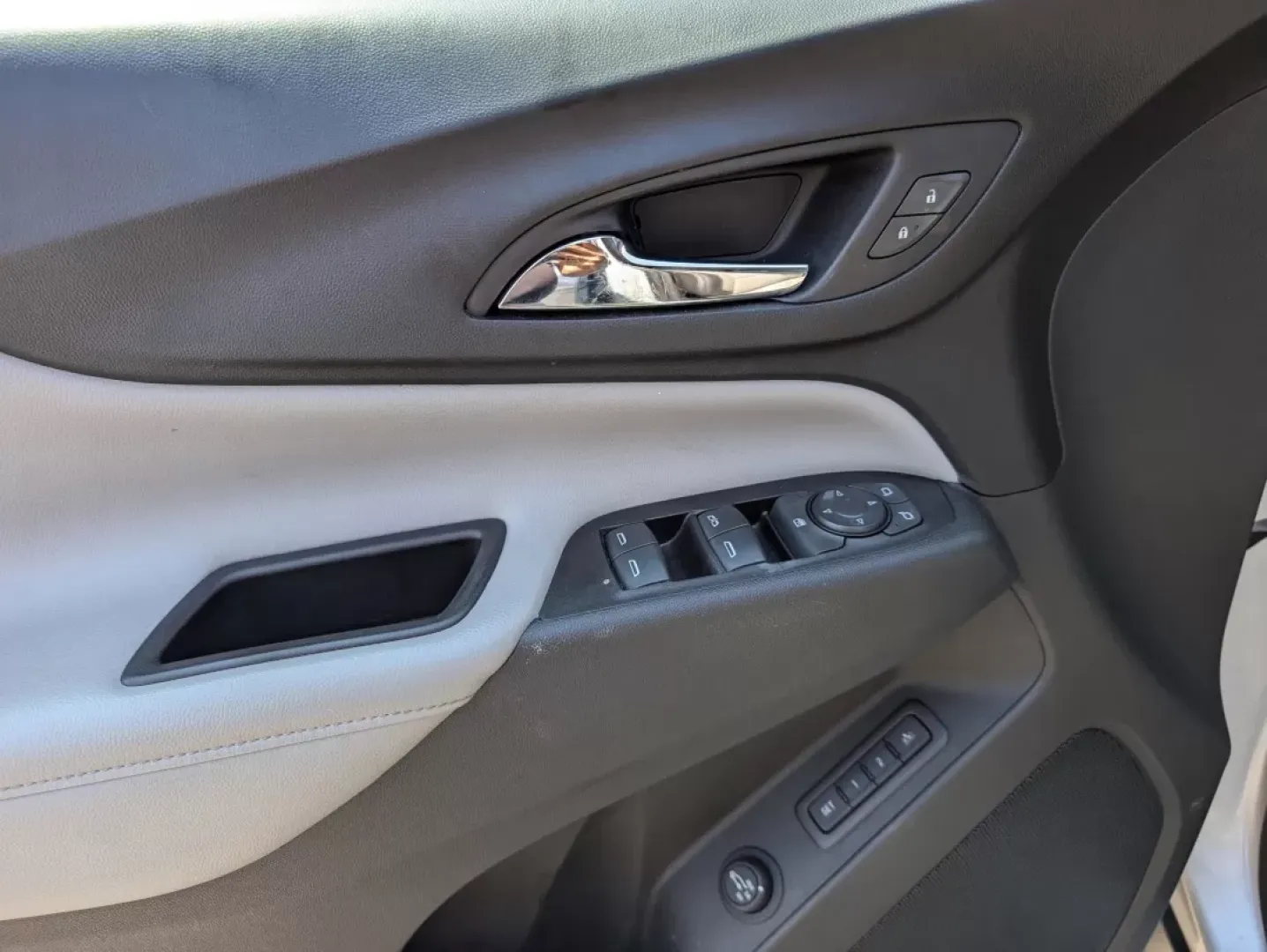 2018 /Medium Ash Gray Chevrolet Equinox Premier (2GNAXMEV4J6) with an Other engine, located at 521 Old Farm Lane Rd, Prattville, AL, 36066, (334) 325-1505, 32.482460, -86.416367 - **Unleash Your Adventurous Spirit with the 2018 Chevrolet Equinox Premier!**<br /> <br /> Are you ready for your next family vacation or weekend getaway? The 2018 Chevrolet Equinox Premier, available now at Gils Auto in Phenix City, AL, is your perfect travel companion. With its spacious interior, c - Photo#8