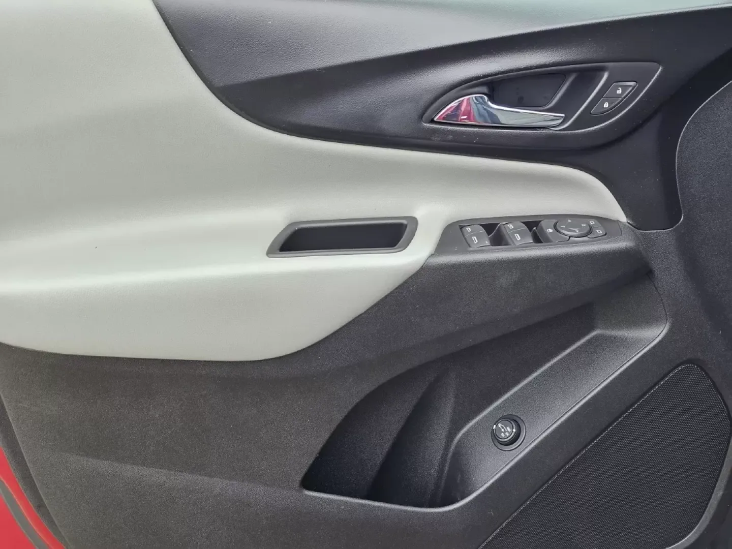 2018 /Medium Ash Gray Chevrolet Equinox LT (2GNAXJEV6J6) with an Other engine, located at 1430 Gateway Drive, Opelika, AL, 36801, (334) 239-0944, 32.637871, -85.409790 - **Adventure Awaits with the 2018 Chevrolet Equinox LT at Gils Auto - Phenix City!**<br /> <br /> Are you a growing family in search of the perfect vehicle that blends comfort, technology, and reliability? Look no further! The 2018 Chevrolet Equinox LT is here at Gils Auto, your trusted **Buy Here Pa - Photo#8