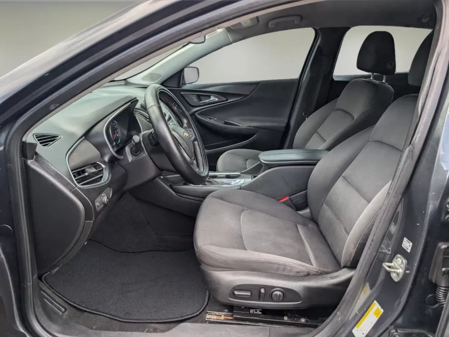 2018 /Jet Black Chevrolet Malibu LT (1G1ZD5ST3JF) with an Other engine, located at 521 Old Farm Lane Rd, Prattville, AL, 36066, (334) 325-1505, 32.482460, -86.416367 - **Experience the Open Road with the 2018 Chevrolet Malibu LT from Gils Auto - Columbus**<br /> <br /> Are you looking for a reliable sedan that fits seamlessly into your daily routine? Whether you're commuting through Columbus or planning a weekend getaway, the 2018 Chevrolet Malibu LT is your perfe - Photo#9