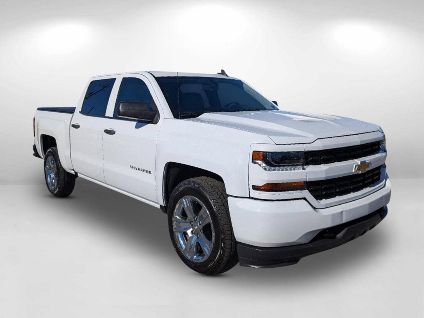 2018 /Dark Ash with Jet Black Interior Accents Chevrolet Silverado 1500 Custom (3GCPCPEC0JG) with an Gas V8 5.3L/325 engine, 6-Speed Automatic transmission, located at 3959 U.S. 80 W, Phenix City, AL, 36870, (334) 297-4885, 32.469296, -85.135185 - 2018 Chevrolet Silverado 1500 Custom - Photo#5