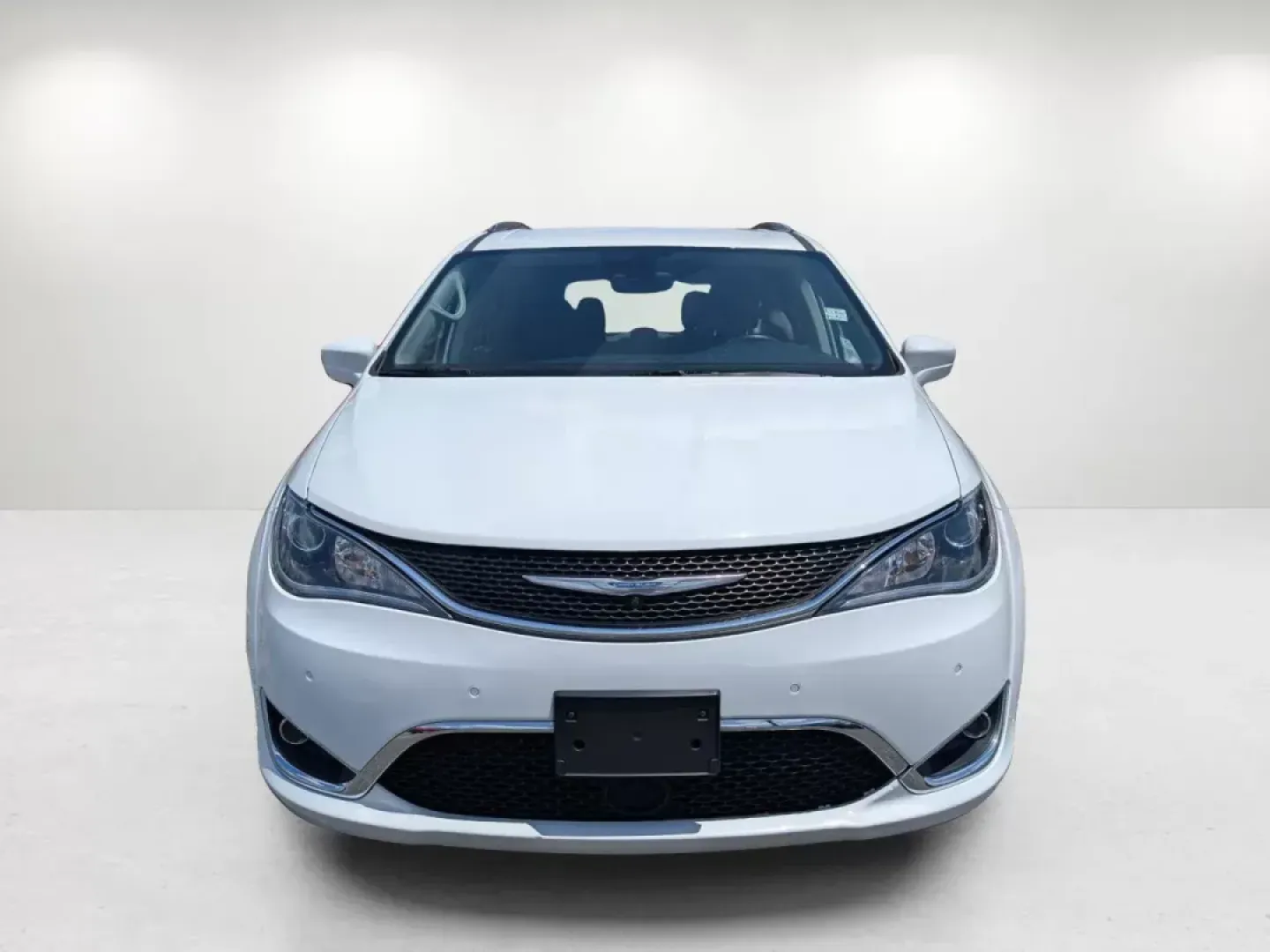 2018 /Black/Alloy Chrysler Pacifica Touring L (2C4RC1BG6JR) with an Regular Unleaded V-6 3.6 L/220 engine, 9-Speed Automatic w/OD transmission, located at 1430 Gateway Drive, Opelika, AL, 36801, (334) 239-0944, 32.637871, -85.409790 - **Experience the Ultimate Family Adventure in a 2018 Chrysler Pacifica!**<br /> <br /> Discover the ideal vehicle for family road trips and everyday adventures at Gils Auto - Opelika! Located conveniently in Opelika, AL, at 1430 Gateway Drive, our Buy Here Pay Here dealership offers guaranteed appro - Photo#1