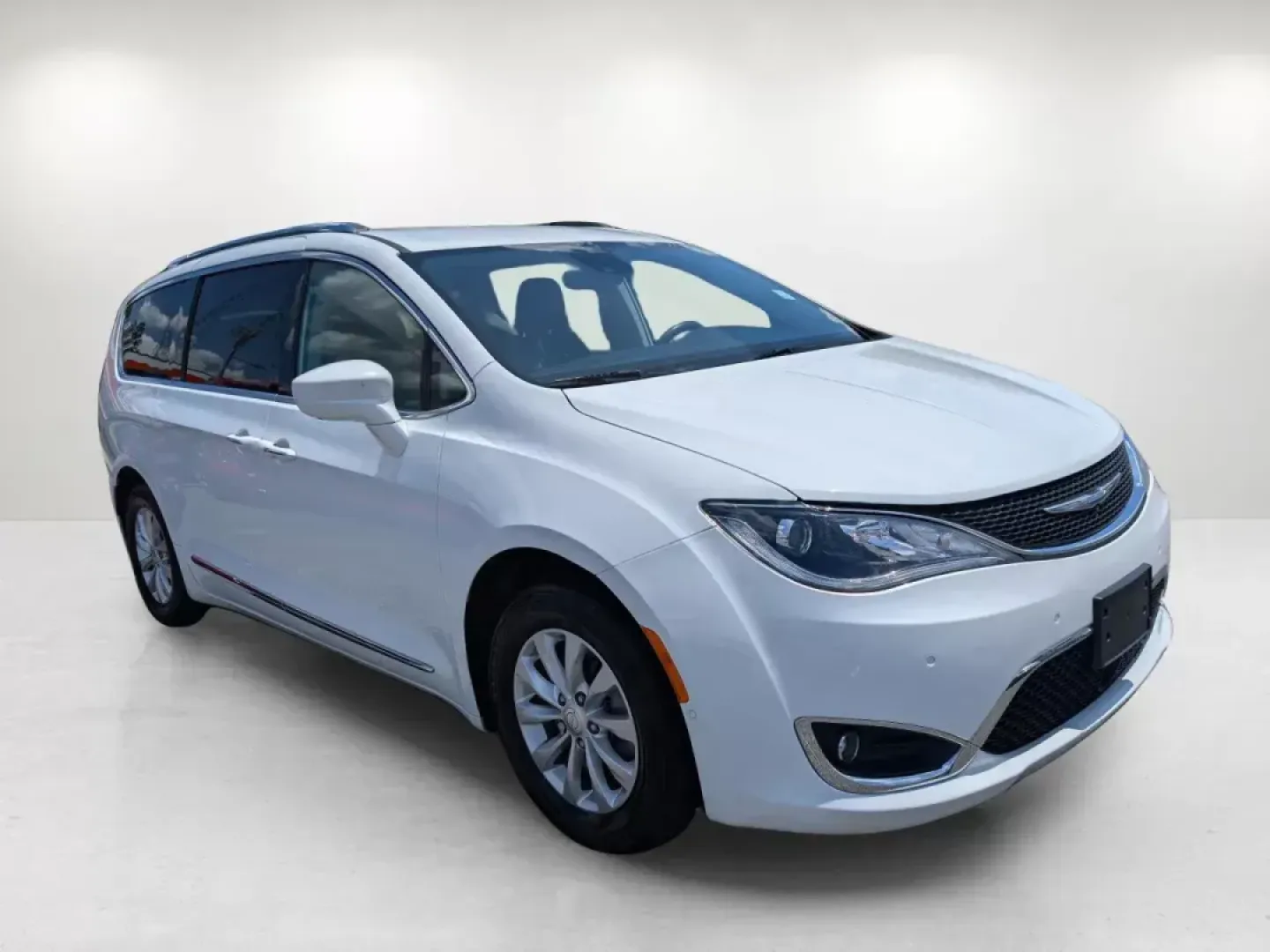 2018 /Black/Alloy Chrysler Pacifica Touring L (2C4RC1BG6JR) with an Regular Unleaded V-6 3.6 L/220 engine, 9-Speed Automatic w/OD transmission, located at 1430 Gateway Drive, Opelika, AL, 36801, (334) 239-0944, 32.637871, -85.409790 - **Experience the Ultimate Family Adventure in a 2018 Chrysler Pacifica!**<br /> <br /> Discover the ideal vehicle for family road trips and everyday adventures at Gils Auto - Opelika! Located conveniently in Opelika, AL, at 1430 Gateway Drive, our Buy Here Pay Here dealership offers guaranteed appro - Photo#2