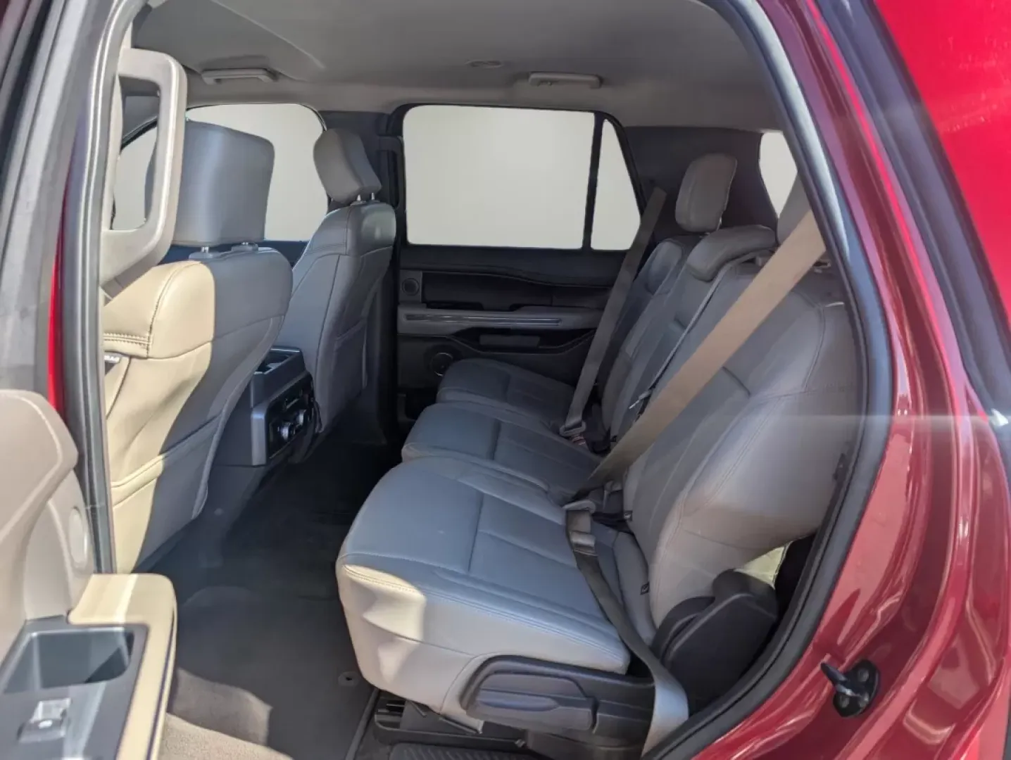 2018 Ford Expedition XLT (1FMJU1HT9JE) with an Other engine, located at 3959 U.S. 80 W, Phenix City, AL, 36870, (334) 297-4885, 32.469296, -85.135185 - **Experience Adventure and Comfort with the 2018 Ford Expedition XLT!** <br /> <br /> If you're embarking on family road trips or need a reliable vehicle for your daily commute, the 2018 Ford Expedition XLT is the perfect fit for your lifestyle. This spacious SUV offers the ideal blend of comfort, - Photo#10