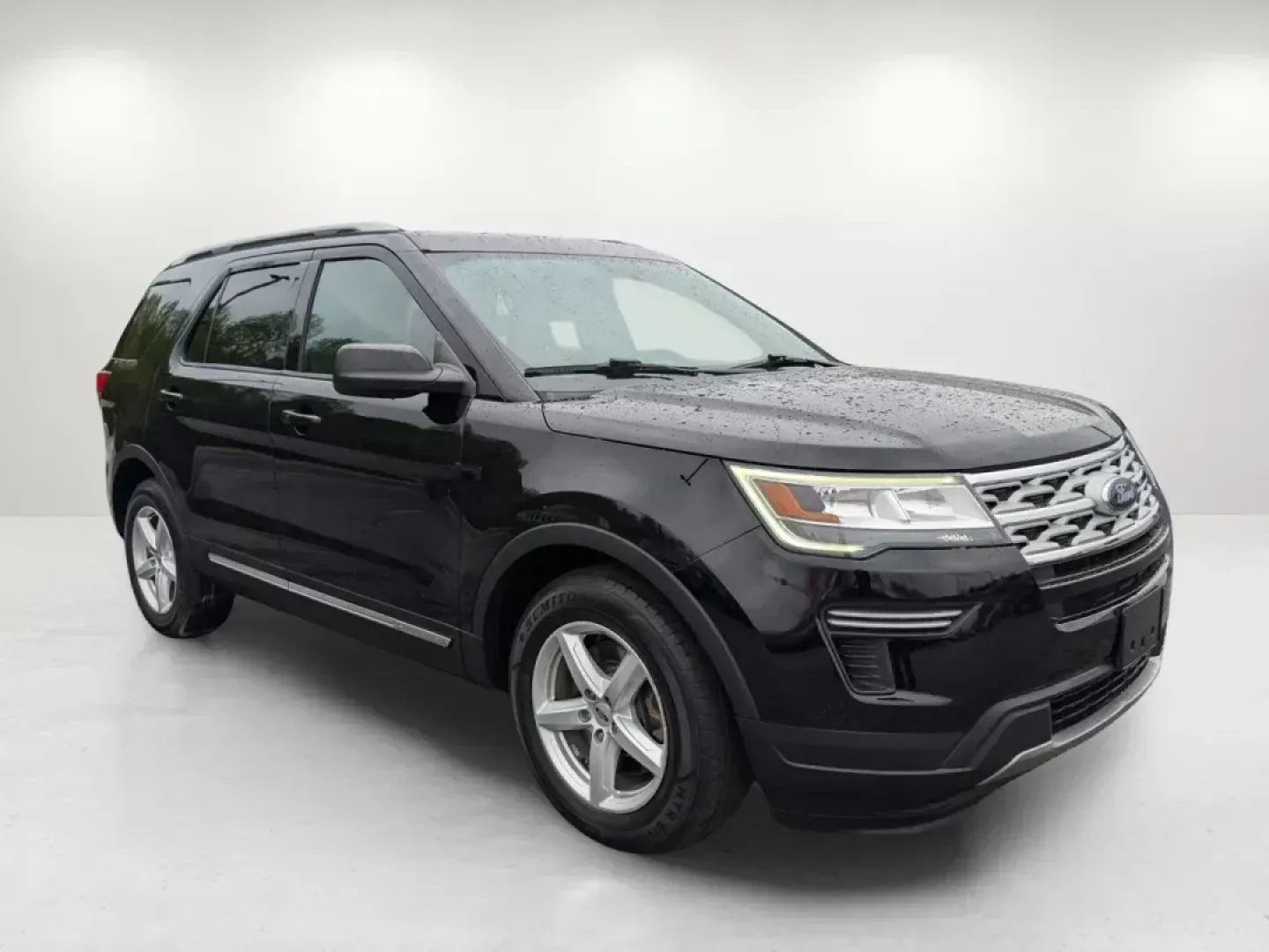2018 Ford Explorer XLT (1FM5K7D83JG) with an Regular Unleaded V-6 3.5 L/213 engine, 6-Speed Automatic w/OD transmission, located at 7000 Northlake Connector, Columbus, GA, 31904, (706) 987-8085, 32.524975, -84.978134 - **Adventure Awaits with the 2018 Ford Explorer XLT: Your Family's Next SUV!**<br /> <br /> Are you ready to elevate your family adventures or daily commutes? The 2018 Ford Explorer XLT is the perfect fit for those seeking a reliable and spacious SUV that combines comfort, technology, and versatility - Photo#3