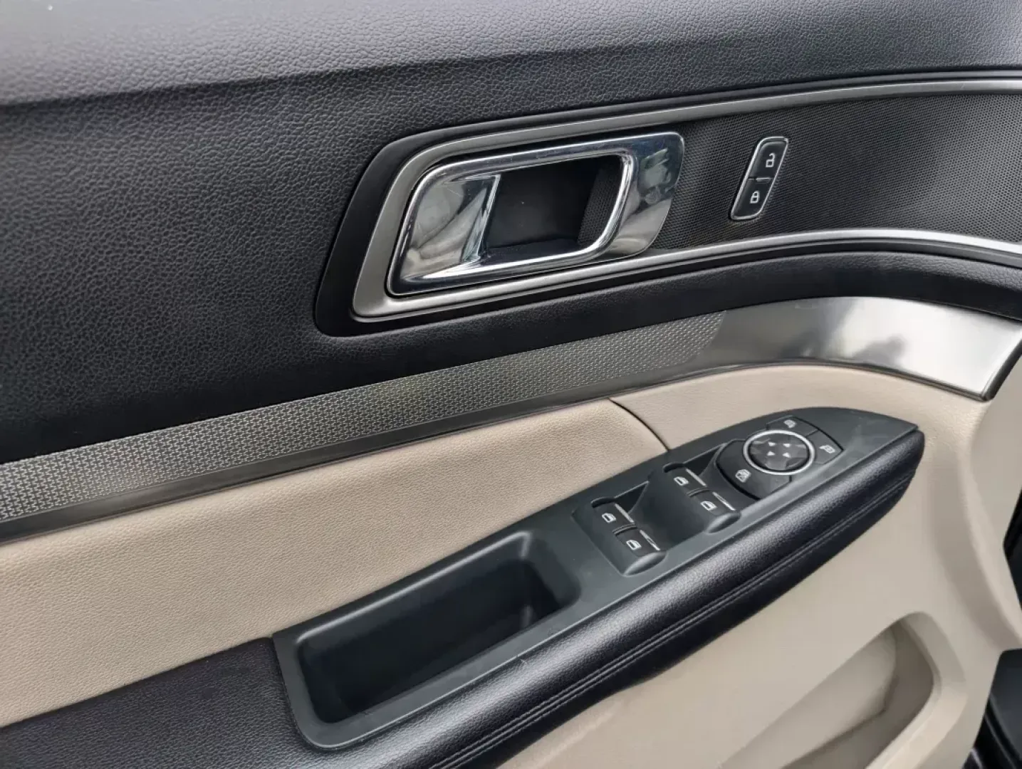 2018 Ford Explorer XLT (1FM5K7D83JG) with an Regular Unleaded V-6 3.5 L/213 engine, 6-Speed Automatic w/OD transmission, located at 7000 Northlake Connector, Columbus, GA, 31904, (706) 987-8085, 32.524975, -84.978134 - **Adventure Awaits with the 2018 Ford Explorer XLT: Your Family's Next SUV!**<br /> <br /> Are you ready to elevate your family adventures or daily commutes? The 2018 Ford Explorer XLT is the perfect fit for those seeking a reliable and spacious SUV that combines comfort, technology, and versatility - Photo#9