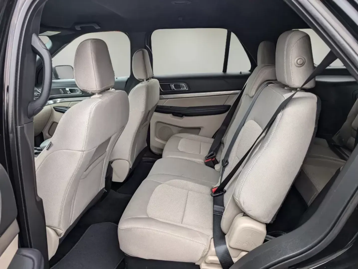 2018 Ford Explorer XLT (1FM5K7D83JG) with an Regular Unleaded V-6 3.5 L/213 engine, 6-Speed Automatic w/OD transmission, located at 7000 Northlake Connector, Columbus, GA, 31904, (706) 987-8085, 32.524975, -84.978134 - **Adventure Awaits with the 2018 Ford Explorer XLT: Your Family's Next SUV!**<br /> <br /> Are you ready to elevate your family adventures or daily commutes? The 2018 Ford Explorer XLT is the perfect fit for those seeking a reliable and spacious SUV that combines comfort, technology, and versatility - Photo#11