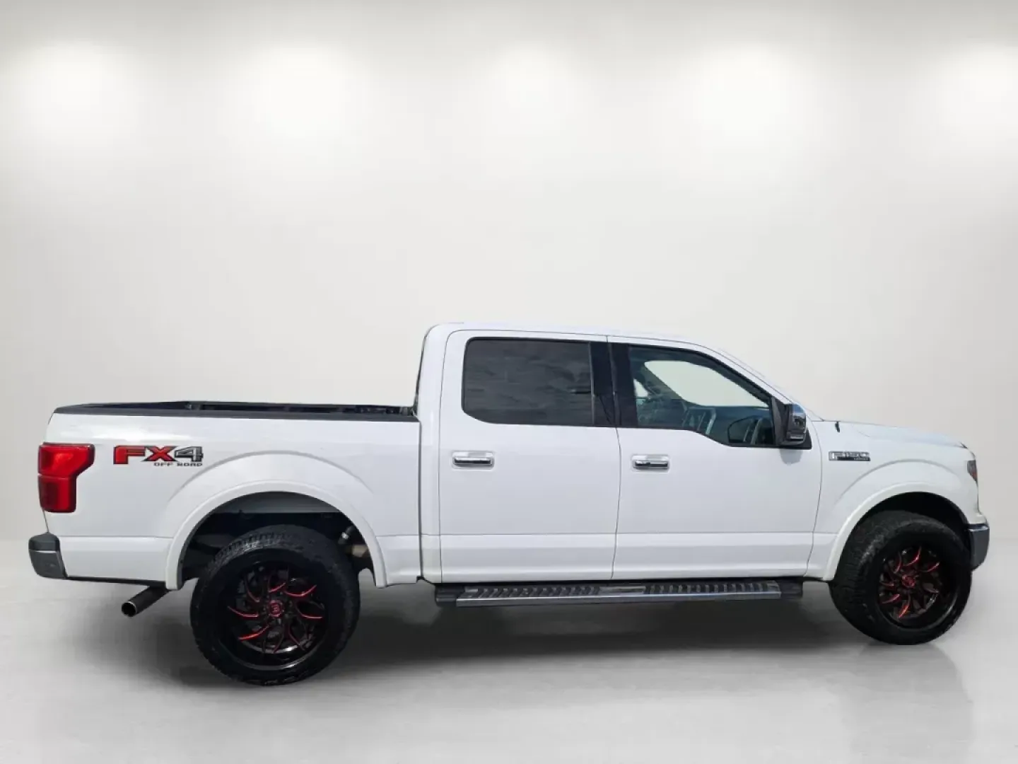 2018 Ford F-150 LARIAT (1FTEW1E55JK) with an Regular Unleaded V-8 5.0 L/302 engine, 10-Speed Automatic w/OD transmission, located at 5115 14th Ave., Columbus, GA, 31904, (706) 323-0345, 32.511494, -84.971046 - 2018 Ford F-150 LARIAT - Photo#3