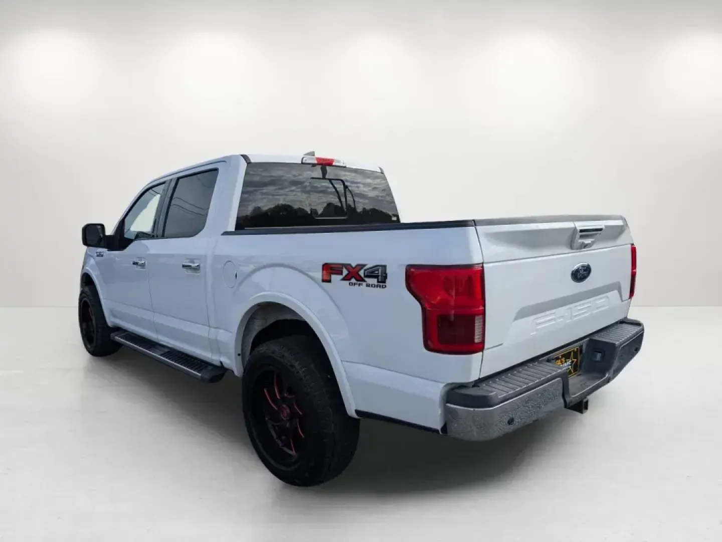2018 Ford F-150 LARIAT (1FTEW1E55JK) with an Regular Unleaded V-8 5.0 L/302 engine, 10-Speed Automatic w/OD transmission, located at 5115 14th Ave., Columbus, GA, 31904, (706) 323-0345, 32.511494, -84.971046 - 2018 Ford F-150 LARIAT - Photo#6