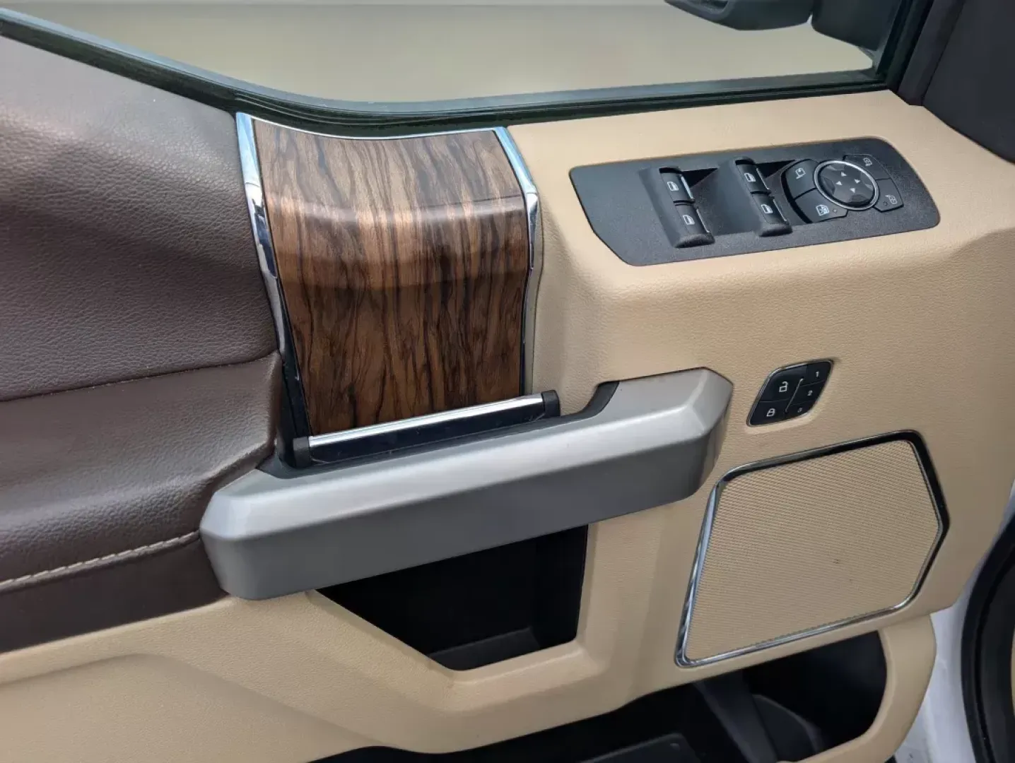 2018 Ford F-150 LARIAT (1FTEW1E55JK) with an Regular Unleaded V-8 5.0 L/302 engine, 10-Speed Automatic w/OD transmission, located at 5115 14th Ave., Columbus, GA, 31904, (706) 323-0345, 32.511494, -84.971046 - 2018 Ford F-150 LARIAT - Photo#8