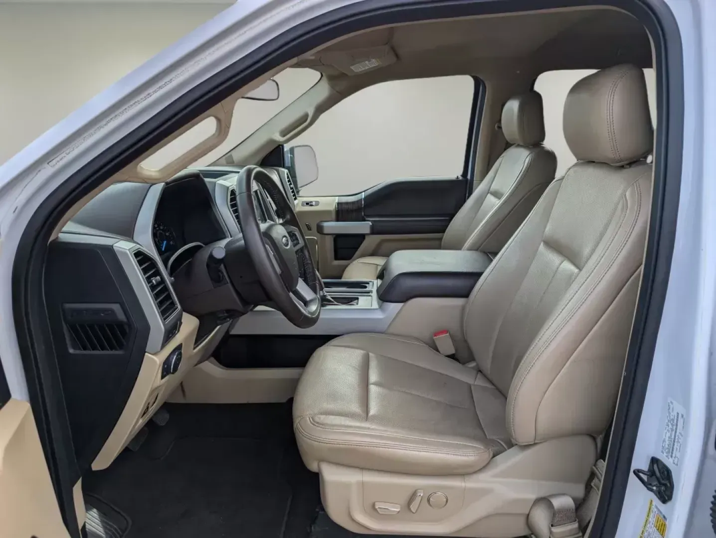 2018 Ford F-150 LARIAT (1FTEW1E55JK) with an Regular Unleaded V-8 5.0 L/302 engine, 10-Speed Automatic w/OD transmission, located at 5115 14th Ave., Columbus, GA, 31904, (706) 323-0345, 32.511494, -84.971046 - 2018 Ford F-150 LARIAT - Photo#9