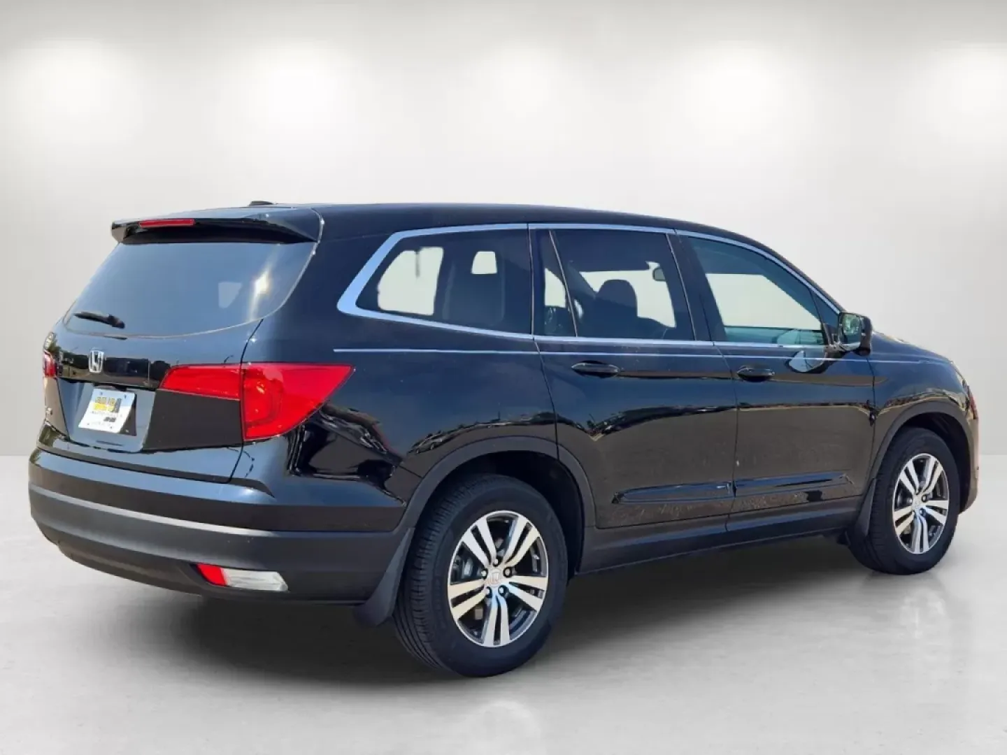 2018 Honda Pilot EX-L (5FNYF5H63JB) with an Other engine, located at 3959 U.S. 80 W, Phenix City, AL, 36870, (334) 297-4885, 32.469296, -85.135185 - Rev up your lifestyle with the perfect blend of comfort and versatility! Whether you're carting the kids to soccer practice, gearing up for an adventurous weekend getaway, or simply tackling your daily commute, the 2018 Honda Pilot EX-L is your ideal companion. This spacious SUV offers ample room, a - Photo#6