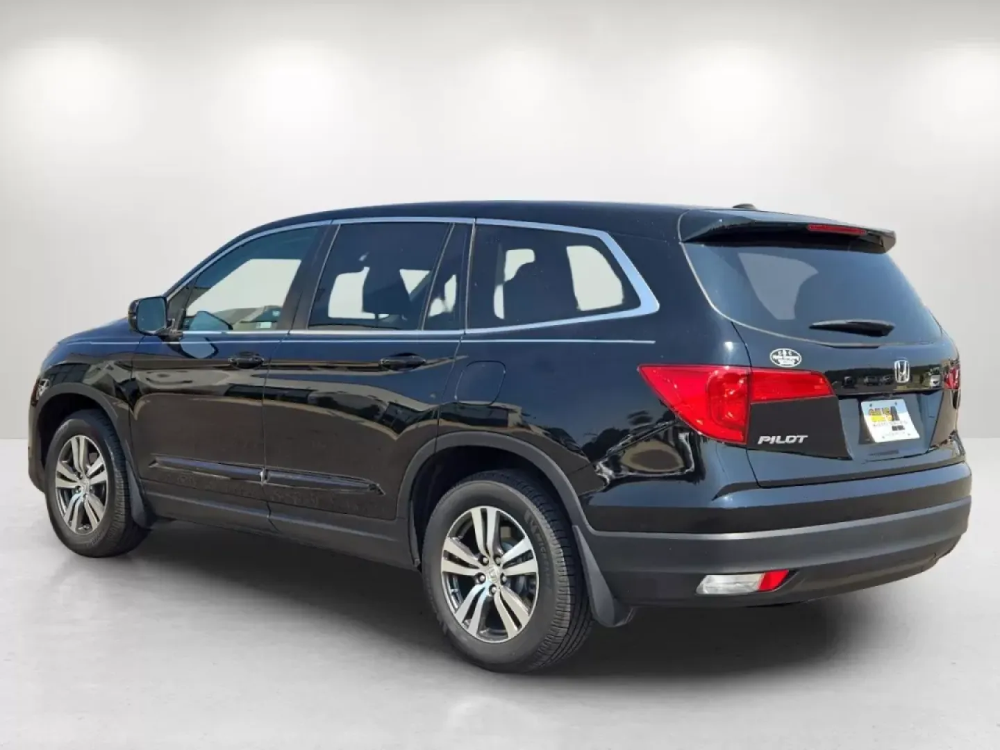 2018 Honda Pilot EX-L (5FNYF5H63JB) with an Other engine, located at 3959 U.S. 80 W, Phenix City, AL, 36870, (334) 297-4885, 32.469296, -85.135185 - Rev up your lifestyle with the perfect blend of comfort and versatility! Whether you're carting the kids to soccer practice, gearing up for an adventurous weekend getaway, or simply tackling your daily commute, the 2018 Honda Pilot EX-L is your ideal companion. This spacious SUV offers ample room, a - Photo#8