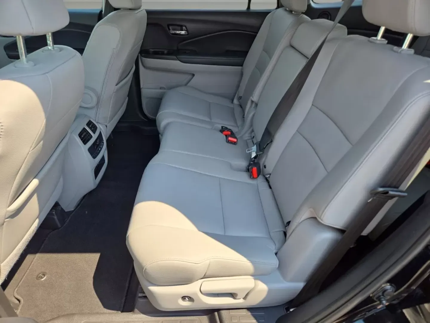 2018 Honda Pilot EX-L (5FNYF5H63JB) with an Other engine, located at 3959 U.S. 80 W, Phenix City, AL, 36870, (334) 297-4885, 32.469296, -85.135185 - Rev up your lifestyle with the perfect blend of comfort and versatility! Whether you're carting the kids to soccer practice, gearing up for an adventurous weekend getaway, or simply tackling your daily commute, the 2018 Honda Pilot EX-L is your ideal companion. This spacious SUV offers ample room, a - Photo#13