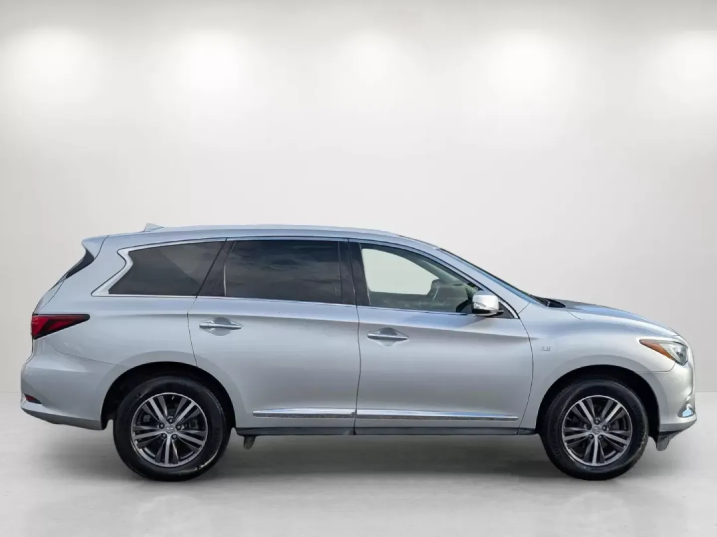 2018 /Graphite Infiniti QX60 (5N1DL0MM6JC) with an Other engine, located at 3959 U.S. 80 W, Phenix City, AL, 36870, (334) 297-4885, 32.469296, -85.135185 - **Elevate Your Family Adventures with the 2018 Infiniti QX60 at Gils Auto!**<br /> <br /> Are you in search of the perfect family SUV that masterfully combines luxury and practicality? Look no further than the 2018 Infiniti QX60, available now at Gils Auto in Phenix City, AL! This stunning vehicle i - Photo#4