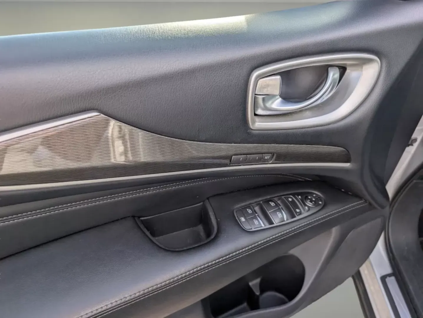 2018 /Graphite Infiniti QX60 (5N1DL0MM6JC) with an Other engine, located at 3959 U.S. 80 W, Phenix City, AL, 36870, (334) 297-4885, 32.469296, -85.135185 - **Elevate Your Family Adventures with the 2018 Infiniti QX60 at Gils Auto!**<br /> <br /> Are you in search of the perfect family SUV that masterfully combines luxury and practicality? Look no further than the 2018 Infiniti QX60, available now at Gils Auto in Phenix City, AL! This stunning vehicle i - Photo#9