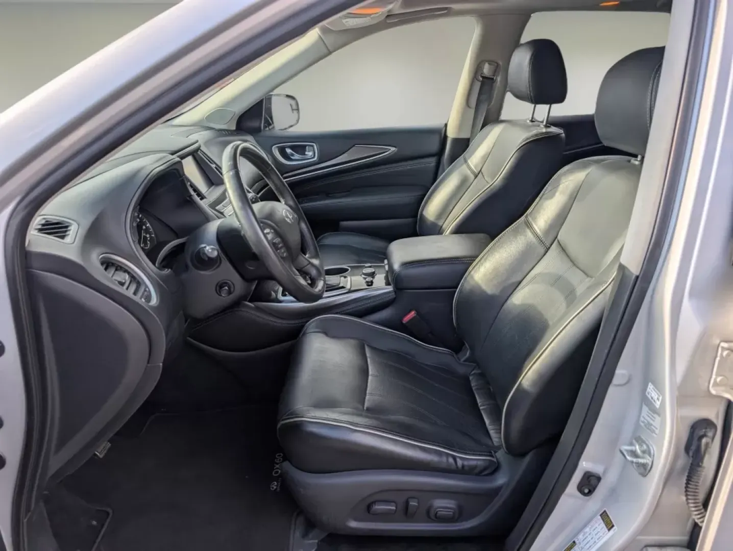 2018 /Graphite Infiniti QX60 (5N1DL0MM6JC) with an Other engine, located at 3959 U.S. 80 W, Phenix City, AL, 36870, (334) 297-4885, 32.469296, -85.135185 - **Elevate Your Family Adventures with the 2018 Infiniti QX60 at Gils Auto!**<br /> <br /> Are you in search of the perfect family SUV that masterfully combines luxury and practicality? Look no further than the 2018 Infiniti QX60, available now at Gils Auto in Phenix City, AL! This stunning vehicle i - Photo#10