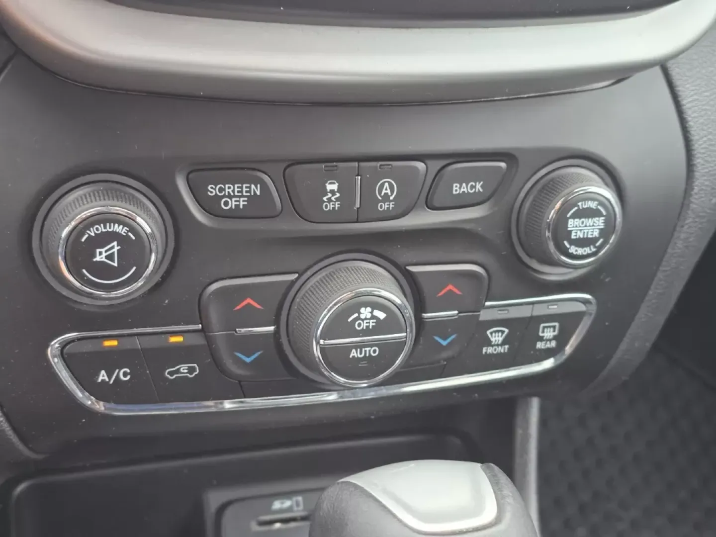 2018 /Black Jeep Cherokee Trailhawk (1C4PJMBX1JD) with an Other engine, located at 7000 Northlake Connector, Columbus, GA, 31904, (706) 987-8085, 32.524975, -84.978134 - **Unleash Adventure with the 2018 Jeep Cherokee Trailhawk Your Perfect Companion for Every Journey!**<br /> <br /> Are you ready to elevate your outdoor escapades or simply enhance your daily commute? Look no further than the 2018 Jeep Cherokee Trailhawk, available now at Gils Auto in Phenix City, - Photo#16