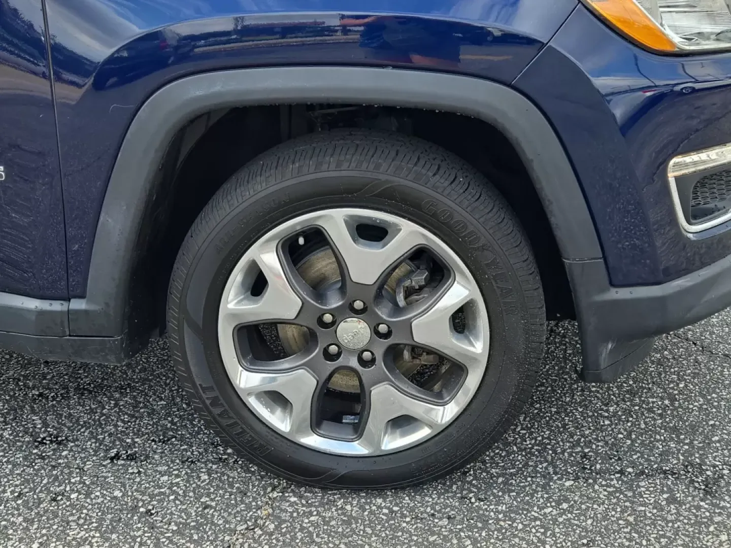 2018 /Ski Gray/Black Jeep Compass Limited (3C4NJCCB7JT) with an Other engine, located at 3959 U.S. 80 W, Phenix City, AL, 36870, (334) 297-4885, 32.469296, -85.135185 - ### Discover Your Next Adventure with the 2018 Jeep Compass Limited<br /> <br /> Are you ready to embark on exciting weekend getaways or tackle your daily commute with confidence? The 2018 Jeep Compass Limited is the perfect companion for both adventure seekers and practical drivers alike. With its - Photo#2