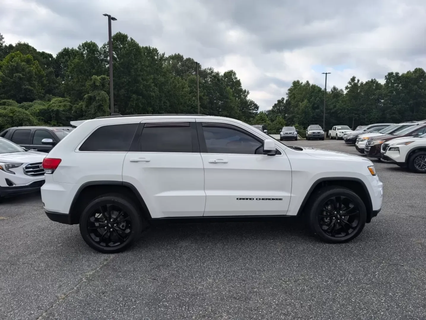 2018 /Black Jeep Grand Cherokee Laredo (1C4RJFAG9JC) with an Other engine, located at 3959 U.S. 80 W, Phenix City, AL, 36870, (334) 297-4885, 32.469296, -85.135185 - **Elevate Your Adventures with the 2018 Jeep Grand Cherokee Laredo Perfect for Weekend Warriors and Family Getaways!**<br /> <br /> If you're searching for the ultimate vehicle that blends adventure with everyday practicality, look no further than the 2018 Jeep Grand Cherokee Laredo, available now - Photo#3
