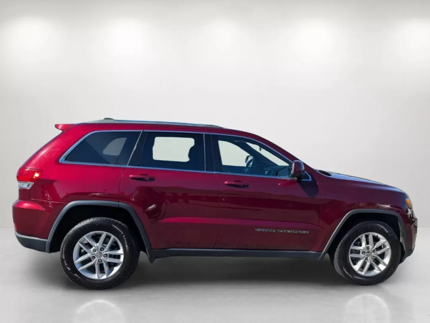 2018 /Black Jeep Grand Cherokee Laredo E (1C4RJEAG6JC) with an Other engine, located at 3959 U.S. 80 W, Phenix City, AL, 36870, (334) 297-4885, 32.469296, -85.135185 - Experience the thrill of adventure and the comfort of a family-friendly ride with the 2018 Jeep Grand Cherokee Laredo E, now available at Gils Auto in Phenix City, AL. This sleek Velvet Red Pearlcoat SUV perfectly balances rugged utility and modern sophistication, making it an ideal choice for weeke - Photo#4