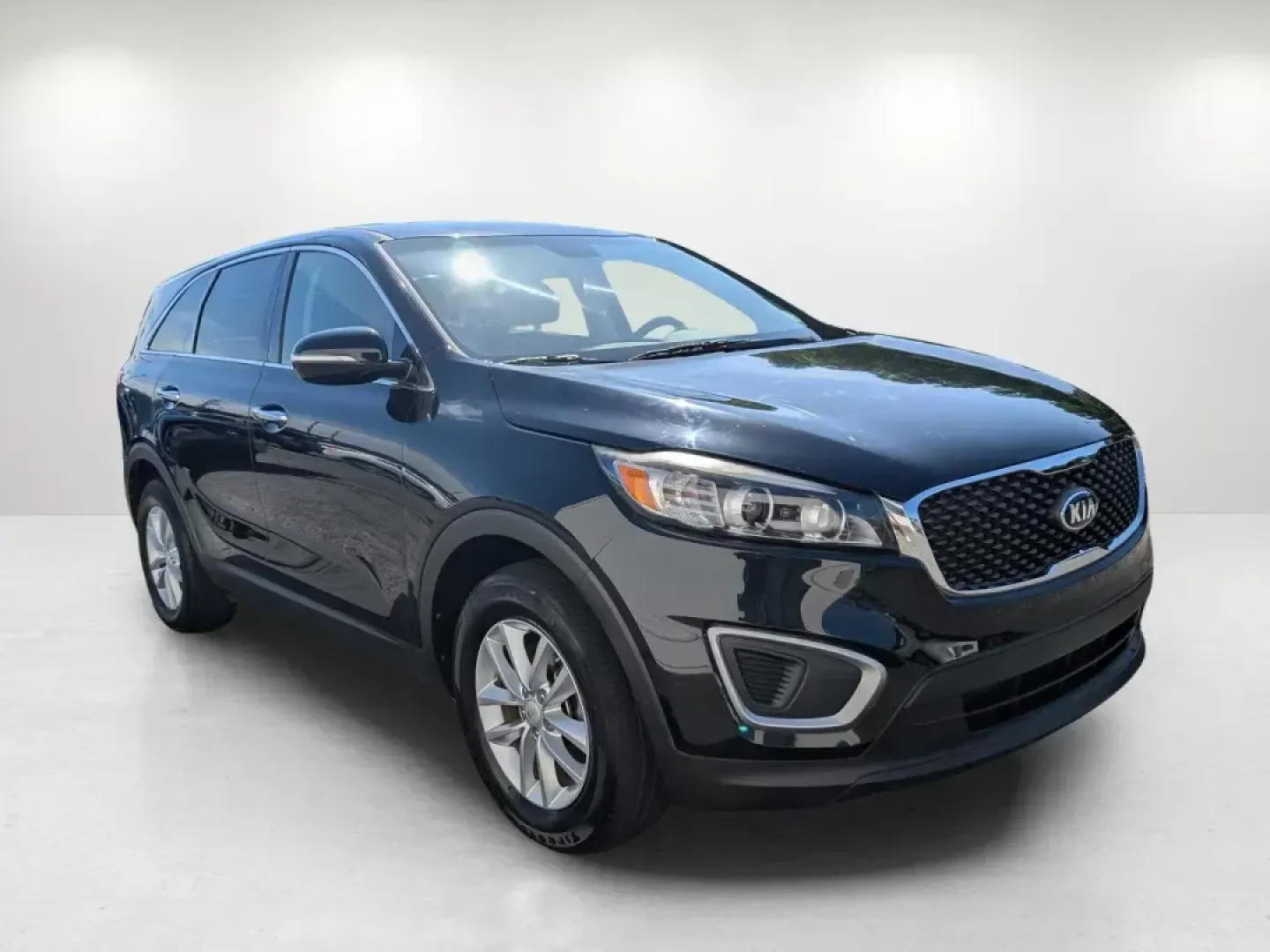 2018 /Satin Black Kia Sorento L (5XYPG4A38JG) with an Regular Unleaded I-4 2.4 L/144 engine, 6-Speed Automatic w/OD transmission, located at 1430 Gateway Drive, Opelika, AL, 36801, (334) 239-0944, 32.637871, -85.409790 - Looking for the perfect vehicle to elevate your family adventures or enhance your daily commute? Look no further! The 2018 Kia Sorento L, available now at Gils Auto in Opelika, AL, is designed with comfort, versatility, and safety in mind. Whether you're navigating the urban streets of Opelika or he - Photo#2
