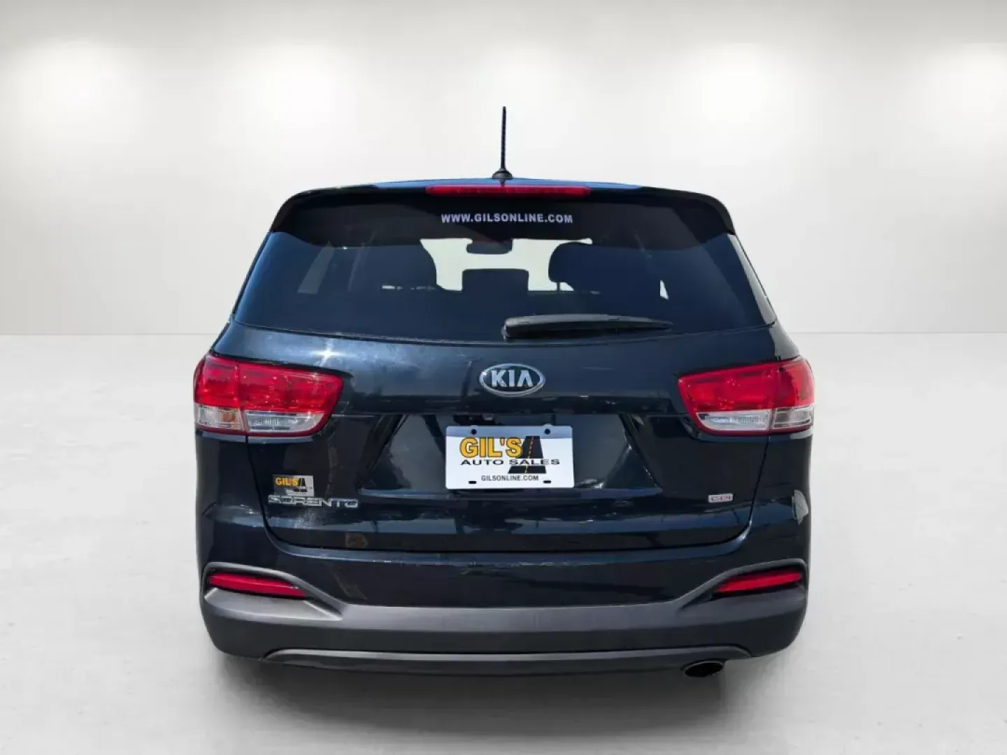 2018 /Satin Black Kia Sorento L (5XYPG4A38JG) with an Regular Unleaded I-4 2.4 L/144 engine, 6-Speed Automatic w/OD transmission, located at 1430 Gateway Drive, Opelika, AL, 36801, (334) 239-0944, 32.637871, -85.409790 - Looking for the perfect vehicle to elevate your family adventures or enhance your daily commute? Look no further! The 2018 Kia Sorento L, available now at Gils Auto in Opelika, AL, is designed with comfort, versatility, and safety in mind. Whether you're navigating the urban streets of Opelika or he - Photo#5