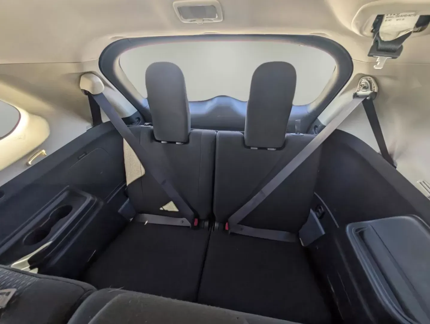 2018 Mitsubishi Outlander ES (JA4AD2A33JZ) with an Other engine, located at 1430 Gateway Drive, Opelika, AL, 36801, (334) 239-0944, 32.637871, -85.409790 - Are you ready for your next adventure? Look no further than this striking 2018 Mitsubishi Outlander ES, perfect for families on the go, weekend warriors, or anyone seeking a versatile and reliable SUV. With its spacious interior and advanced tech features, the Outlander is designed to enhance your l - Photo#11