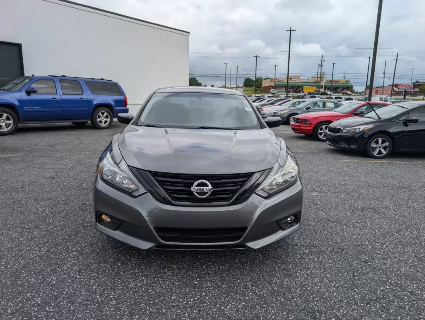 2018 /Sport Interior Nissan Altima 2.5 SR (1N4AL3AP3JC) with an Other engine, located at 3959 U.S. 80 W, Phenix City, AL, 36870, (334) 297-4885, 32.469296, -85.135185 - Experience the perfect blend of style, comfort, and functionality with the 2018 Nissan Altima 2.5 SR, now available at Gils Auto in Phenix City, AL. This sedan is ideal for those who navigate daily commutes, run errands for growing families, or seek the weekend adventure. With its striking Gun Metal - Photo#1