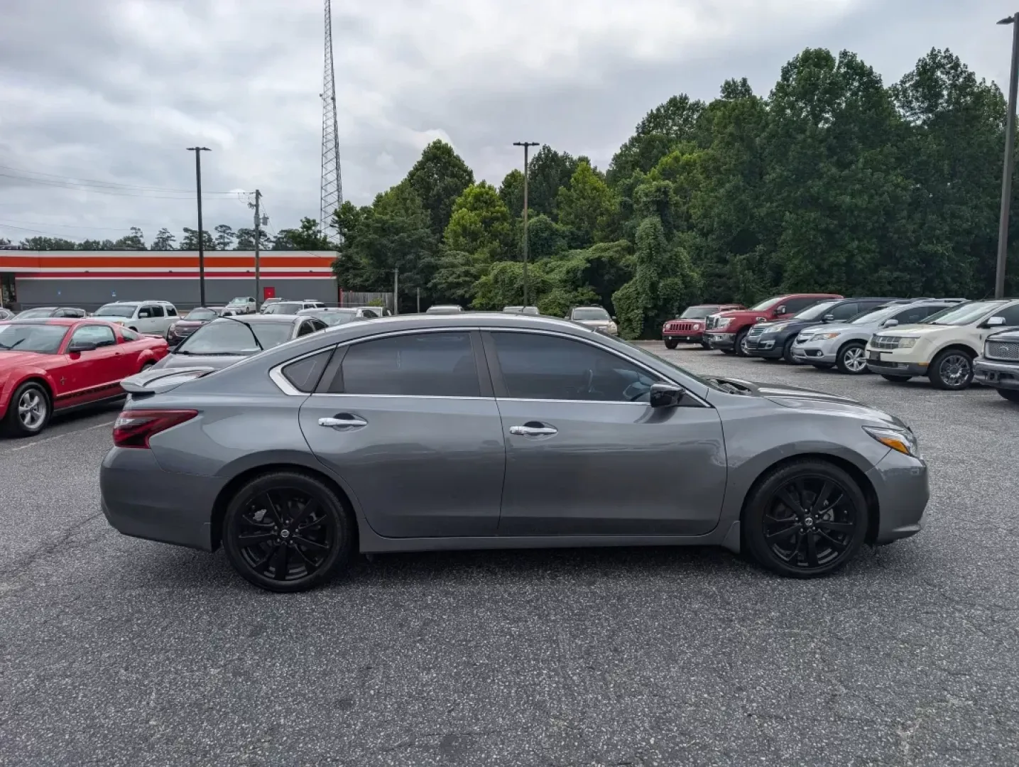 2018 /Sport Interior Nissan Altima 2.5 SR (1N4AL3AP3JC) with an Other engine, located at 3959 U.S. 80 W, Phenix City, AL, 36870, (334) 297-4885, 32.469296, -85.135185 - Experience the perfect blend of style, comfort, and functionality with the 2018 Nissan Altima 2.5 SR, now available at Gils Auto in Phenix City, AL. This sedan is ideal for those who navigate daily commutes, run errands for growing families, or seek the weekend adventure. With its striking Gun Metal - Photo#3