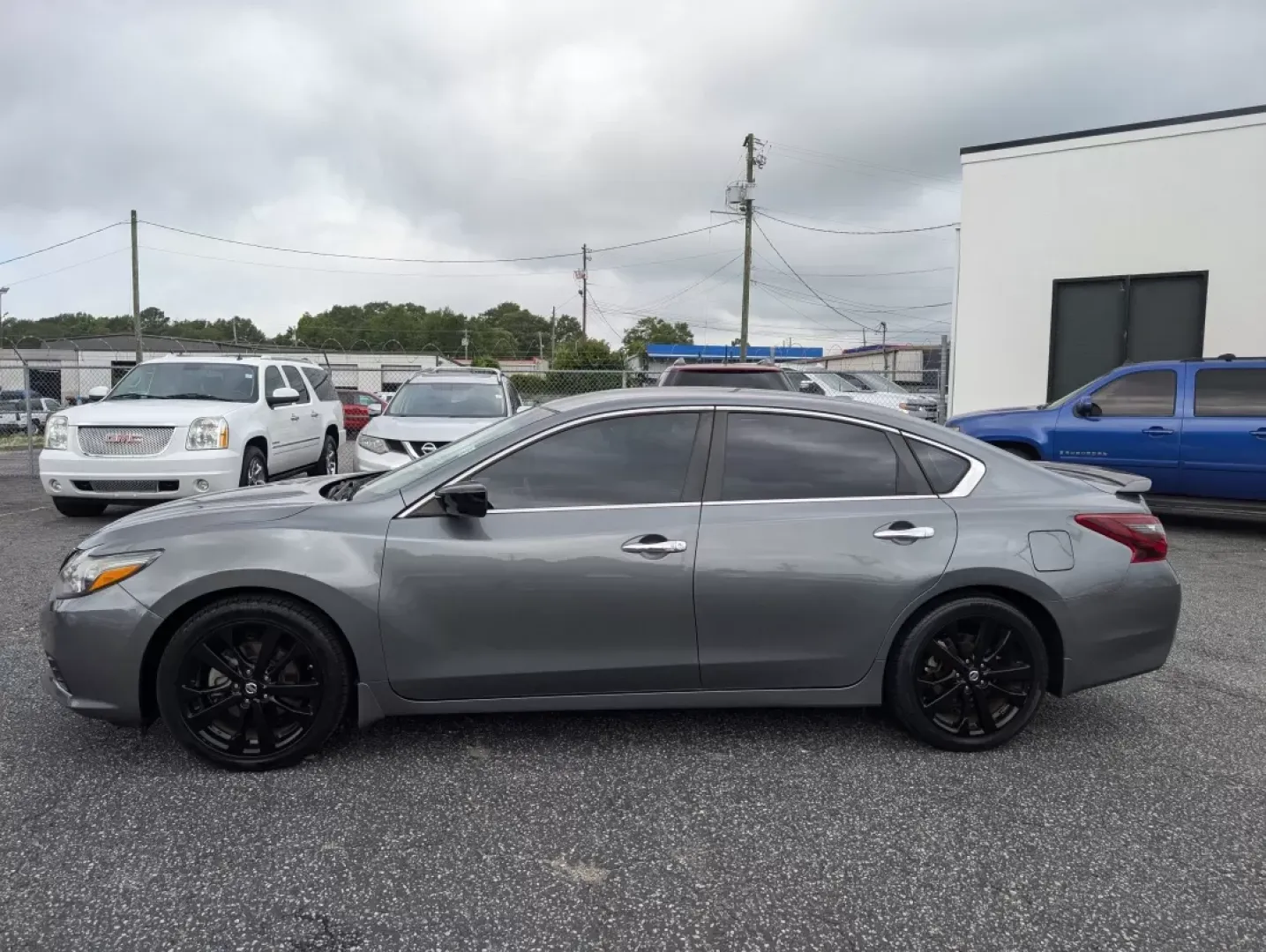 2018 /Sport Interior Nissan Altima 2.5 SR (1N4AL3AP3JC) with an Other engine, located at 3959 U.S. 80 W, Phenix City, AL, 36870, (334) 297-4885, 32.469296, -85.135185 - Experience the perfect blend of style, comfort, and functionality with the 2018 Nissan Altima 2.5 SR, now available at Gils Auto in Phenix City, AL. This sedan is ideal for those who navigate daily commutes, run errands for growing families, or seek the weekend adventure. With its striking Gun Metal - Photo#7