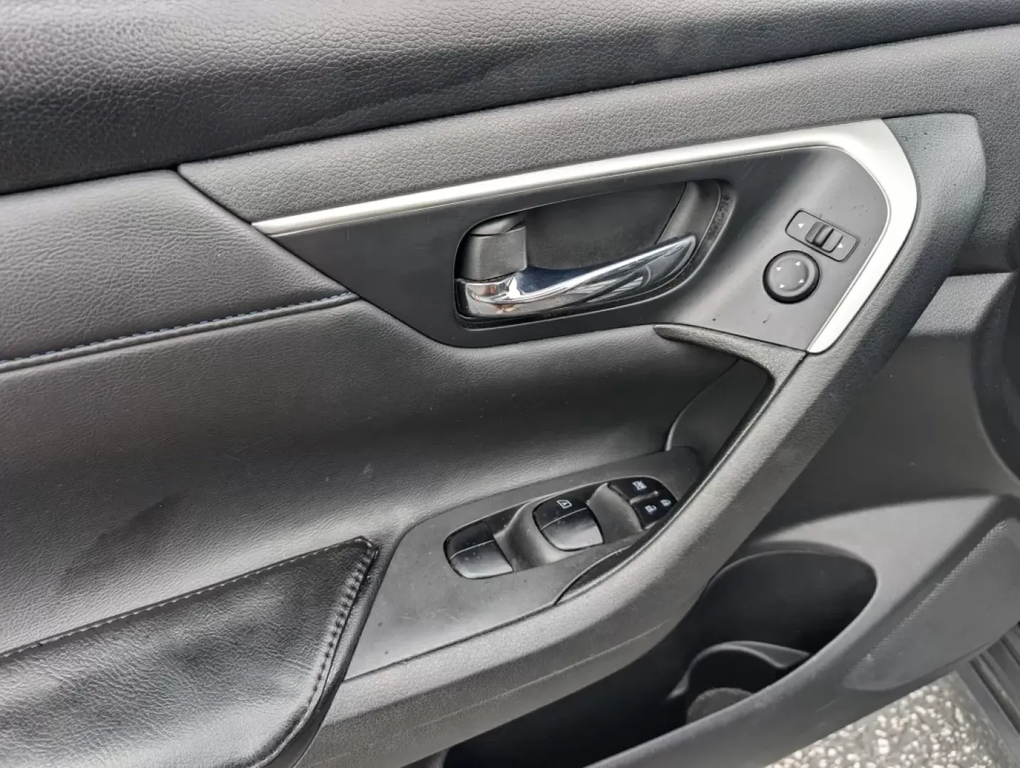 2018 /Sport Interior Nissan Altima 2.5 SR (1N4AL3AP3JC) with an Other engine, located at 3959 U.S. 80 W, Phenix City, AL, 36870, (334) 297-4885, 32.469296, -85.135185 - Experience the perfect blend of style, comfort, and functionality with the 2018 Nissan Altima 2.5 SR, now available at Gils Auto in Phenix City, AL. This sedan is ideal for those who navigate daily commutes, run errands for growing families, or seek the weekend adventure. With its striking Gun Metal - Photo#8