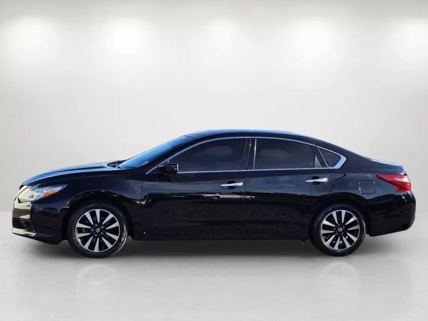 2018 /Charcoal Nissan Altima 2.5 SV (1N4AL3AP8JC) with an Other engine, located at 3959 U.S. 80 W, Phenix City, AL, 36870, (334) 297-4885, 32.469296, -85.135185 - **Experience Life on the Road with the 2018 Nissan Altima Perfect for Your Next Adventure!**<br /> <br /> Are you ready to elevate your daily commute or embark on weekend getaways? Look no further than this stunning 2018 Nissan Altima 2.5 SV, available now at Gils Auto in Phenix City, AL! This seda - Photo#8