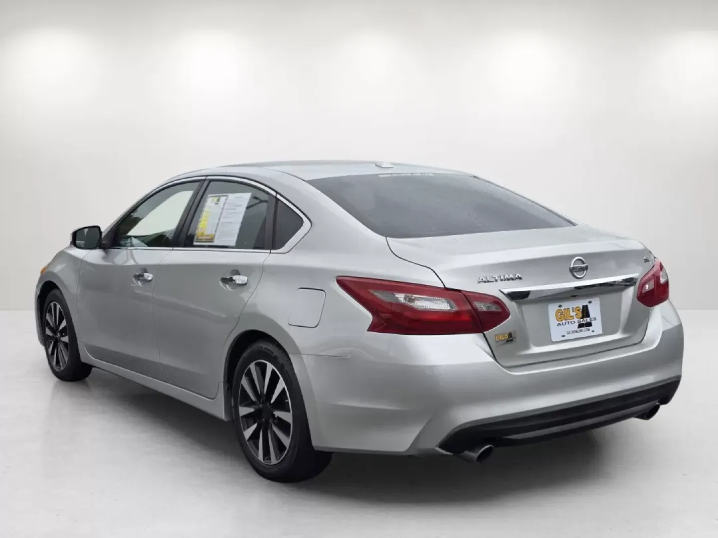 2018 /Charcoal Nissan Altima 2.5 SL (1N4AL3AP4JC) with an Other engine, located at 1430 Gateway Drive, Opelika, AL, 36801, (334) 239-0944, 32.637871, -85.409790 - ### Discover the 2018 Nissan Altima 2.5 SL Your Perfect Commuter Companion!<br /> <br /> Are you searching for a reliable vehicle that seamlessly fits into your busy lifestyle? Look no further than this stunning 2018 Nissan Altima 2.5 SL, now available at Gils Auto in Phenix City, AL! This sedan is - Photo#6