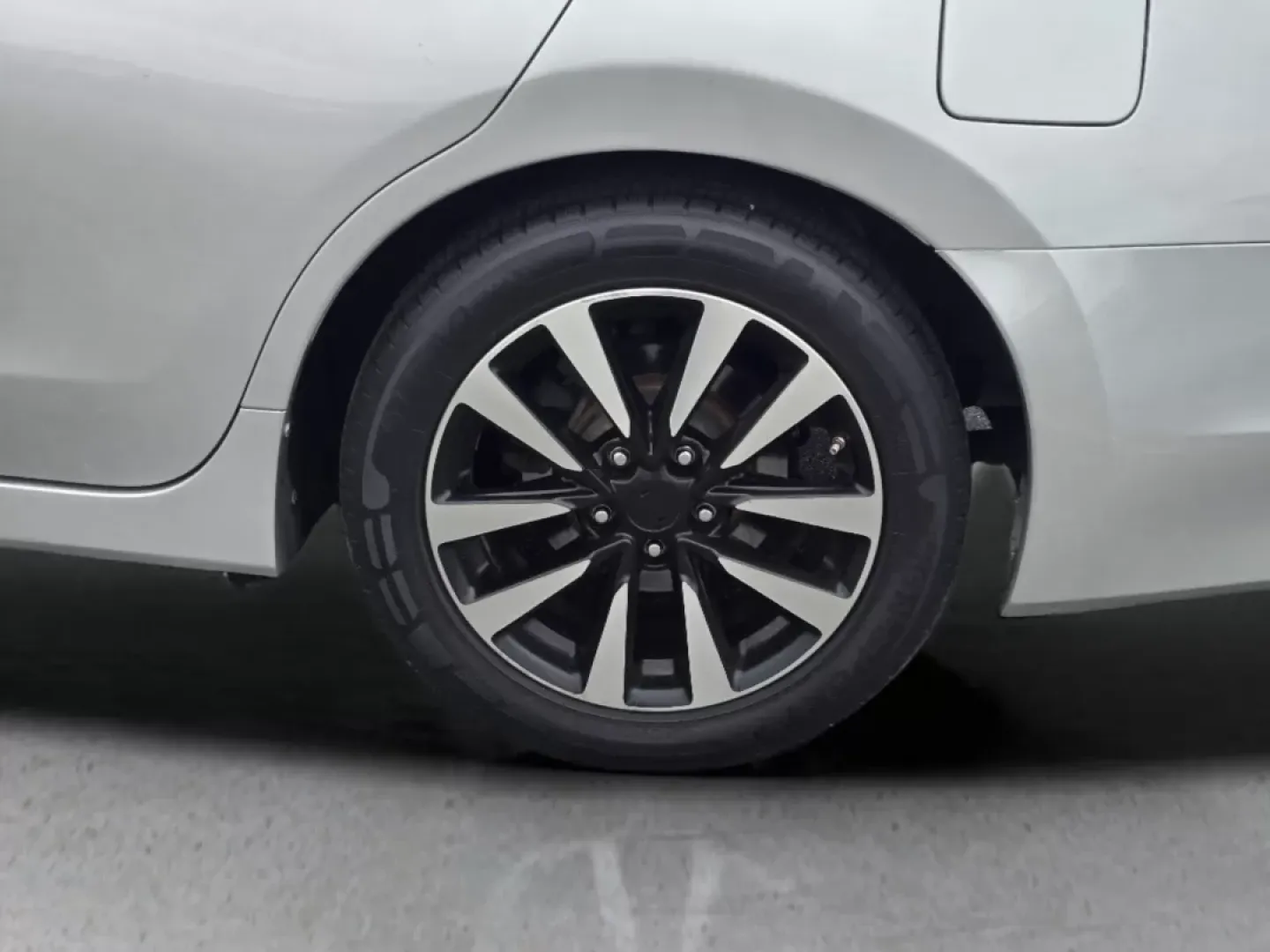 2018 /Charcoal Nissan Altima 2.5 SL (1N4AL3AP4JC) with an Other engine, located at 1430 Gateway Drive, Opelika, AL, 36801, (334) 239-0944, 32.637871, -85.409790 - ### Discover the 2018 Nissan Altima 2.5 SL Your Perfect Commuter Companion!<br /> <br /> Are you searching for a reliable vehicle that seamlessly fits into your busy lifestyle? Look no further than this stunning 2018 Nissan Altima 2.5 SL, now available at Gils Auto in Phenix City, AL! This sedan is - Photo#8