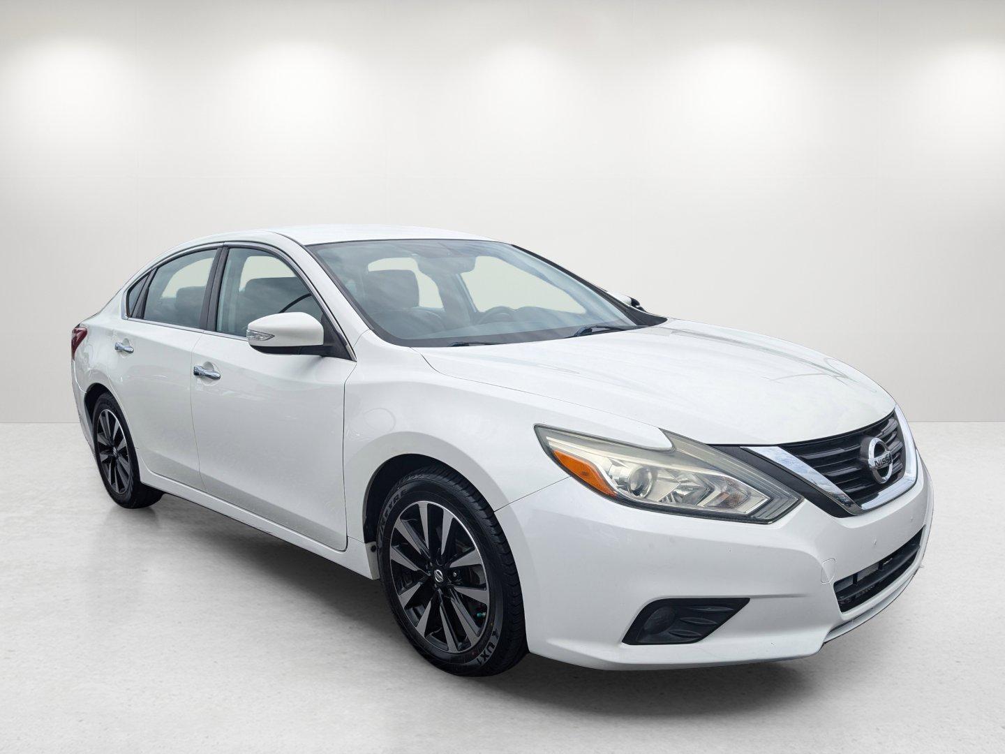 2018 /Charcoal Nissan Altima 2.5 SL (1N4AL3AP2JC) with an Regular Unleaded I-4 2.5 L/152 engine, 1-Speed CVT w/OD transmission, located at 7000 Northlake Connector, Columbus, GA, 31904, (706) 987-8085, 32.524975, -84.978134 - 2018 Nissan Altima 2.5 SL - Photo#2