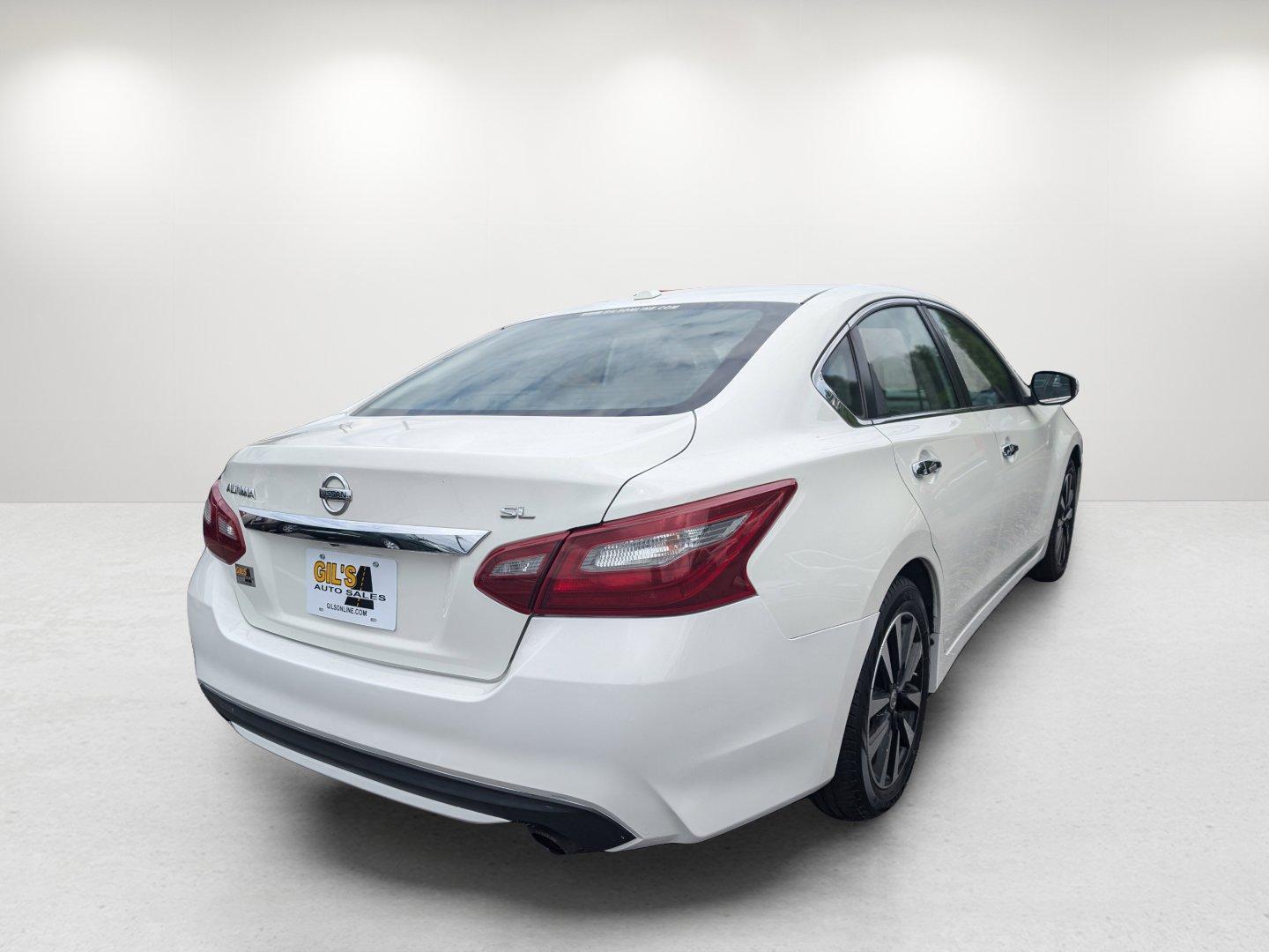 2018 /Charcoal Nissan Altima 2.5 SL (1N4AL3AP2JC) with an Regular Unleaded I-4 2.5 L/152 engine, 1-Speed CVT w/OD transmission, located at 7000 Northlake Connector, Columbus, GA, 31904, (706) 987-8085, 32.524975, -84.978134 - 2018 Nissan Altima 2.5 SL - Photo#4