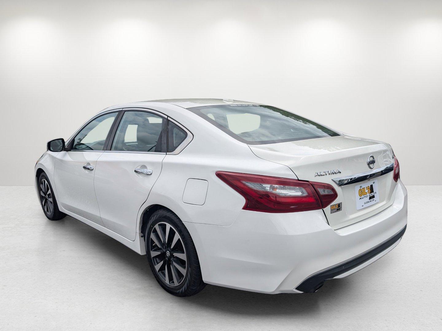 2018 /Charcoal Nissan Altima 2.5 SL (1N4AL3AP2JC) with an Regular Unleaded I-4 2.5 L/152 engine, 1-Speed CVT w/OD transmission, located at 7000 Northlake Connector, Columbus, GA, 31904, (706) 987-8085, 32.524975, -84.978134 - 2018 Nissan Altima 2.5 SL - Photo#6