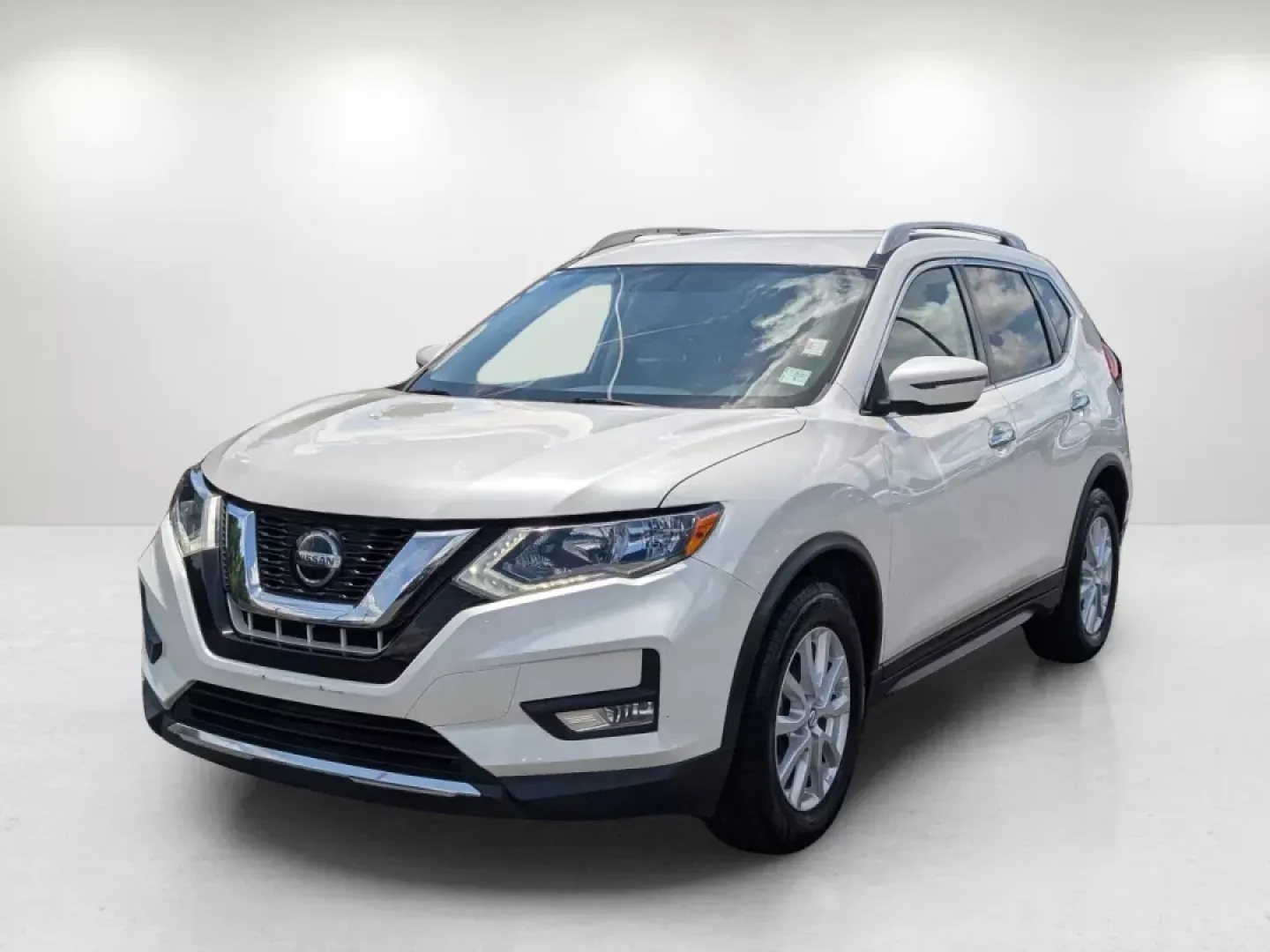 2018 /Charcoal Nissan Rogue SV (JN8AT2MT7JW) with an Other engine, located at 3959 U.S. 80 W, Phenix City, AL, 36870, (334) 297-4885, 32.469296, -85.135185 - **Discover Your Next Adventure with the 2018 Nissan Rogue SV at Gils Auto!**<br /> <br /> Are you ready to elevate your lifestyle with a vehicle that marries versatility and comfort? The 2018 Nissan Rogue SV is the perfect companion for growing families, weekend adventurers, and budget-conscious buy - Photo#1