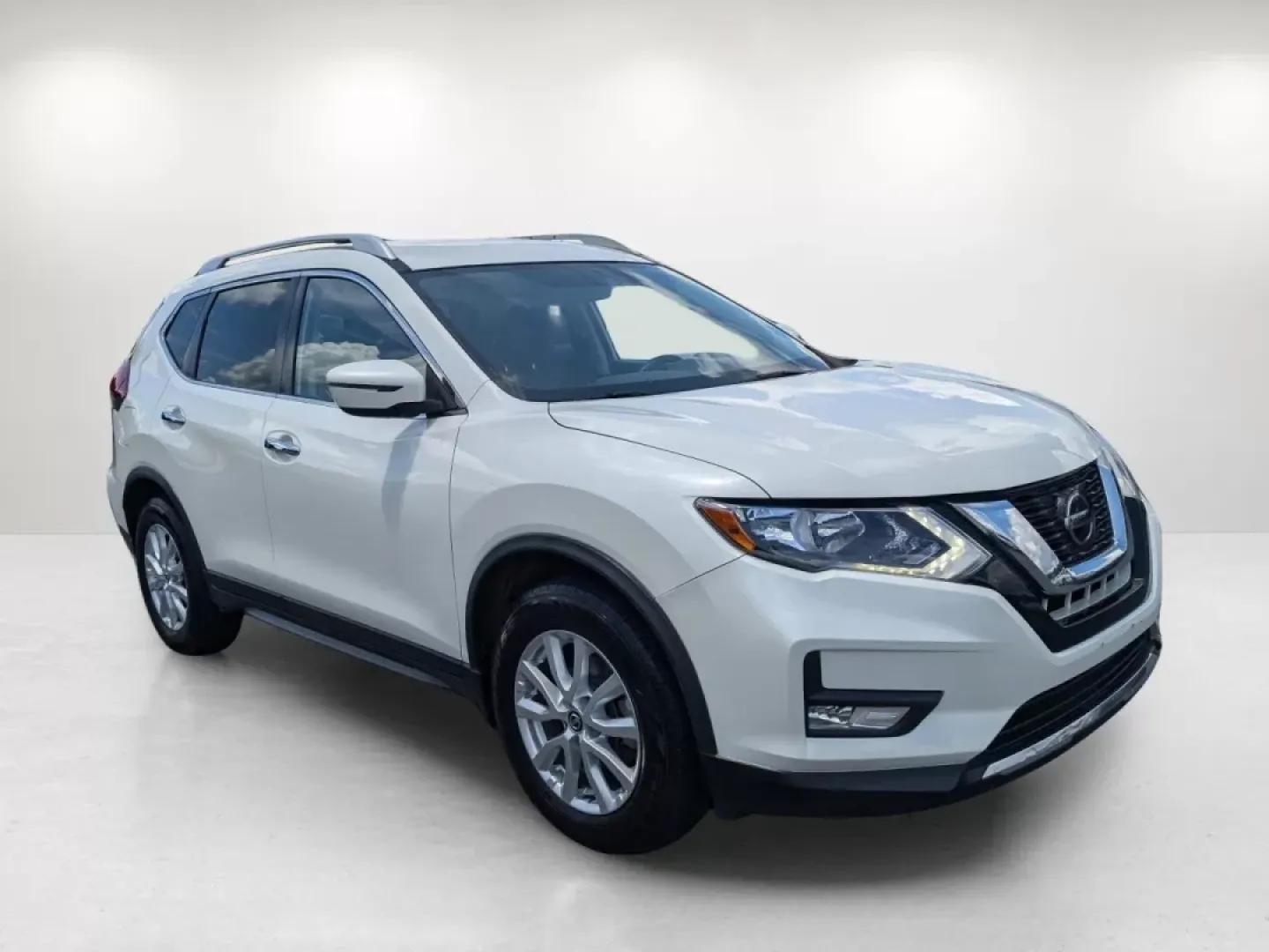 2018 /Charcoal Nissan Rogue SV (JN8AT2MT7JW) with an Other engine, located at 3959 U.S. 80 W, Phenix City, AL, 36870, (334) 297-4885, 32.469296, -85.135185 - **Discover Your Next Adventure with the 2018 Nissan Rogue SV at Gils Auto!**<br /> <br /> Are you ready to elevate your lifestyle with a vehicle that marries versatility and comfort? The 2018 Nissan Rogue SV is the perfect companion for growing families, weekend adventurers, and budget-conscious buy - Photo#3