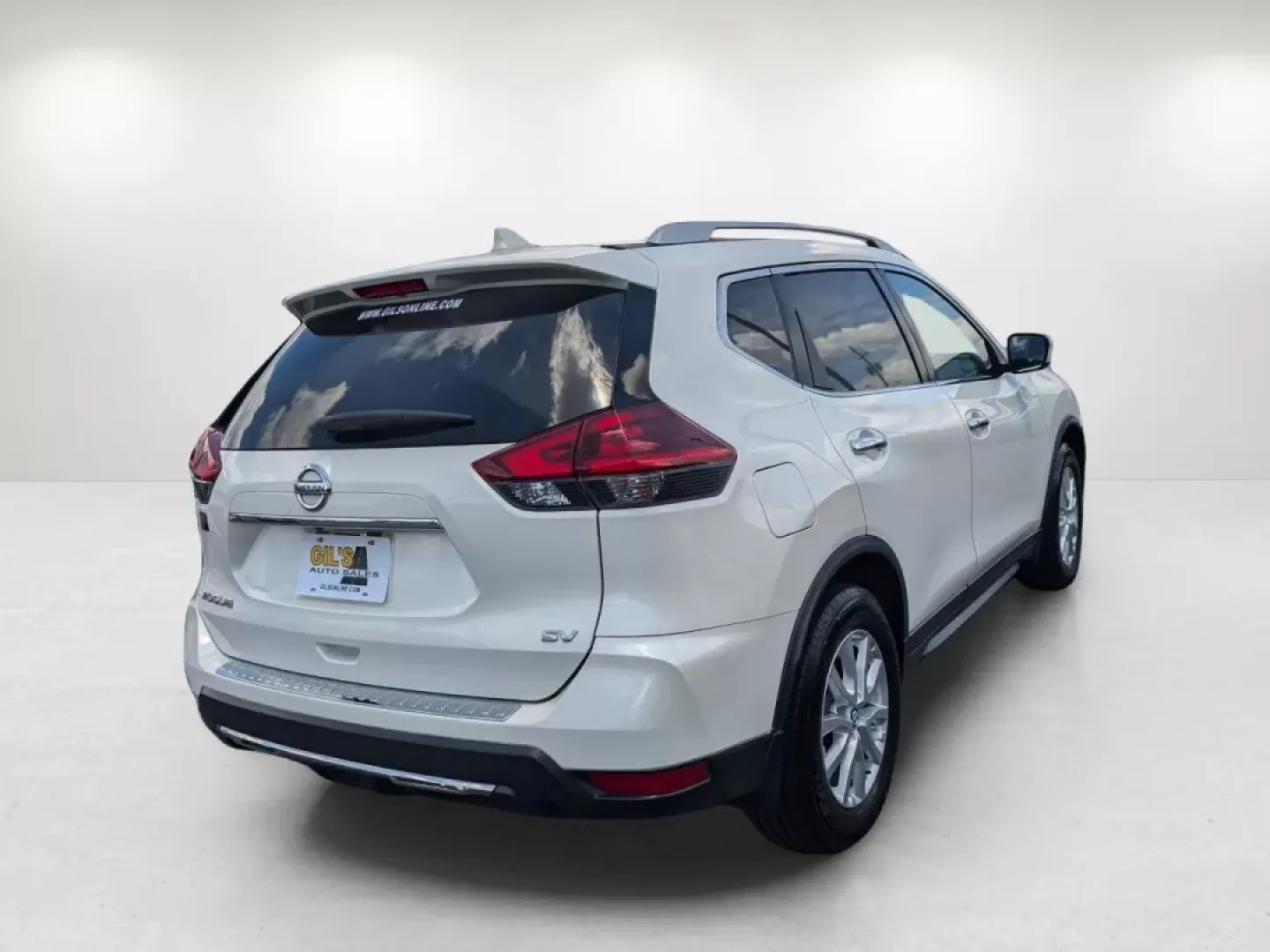 2018 /Charcoal Nissan Rogue SV (JN8AT2MT7JW) with an Other engine, located at 3959 U.S. 80 W, Phenix City, AL, 36870, (334) 297-4885, 32.469296, -85.135185 - **Discover Your Next Adventure with the 2018 Nissan Rogue SV at Gils Auto!**<br /> <br /> Are you ready to elevate your lifestyle with a vehicle that marries versatility and comfort? The 2018 Nissan Rogue SV is the perfect companion for growing families, weekend adventurers, and budget-conscious buy - Photo#5