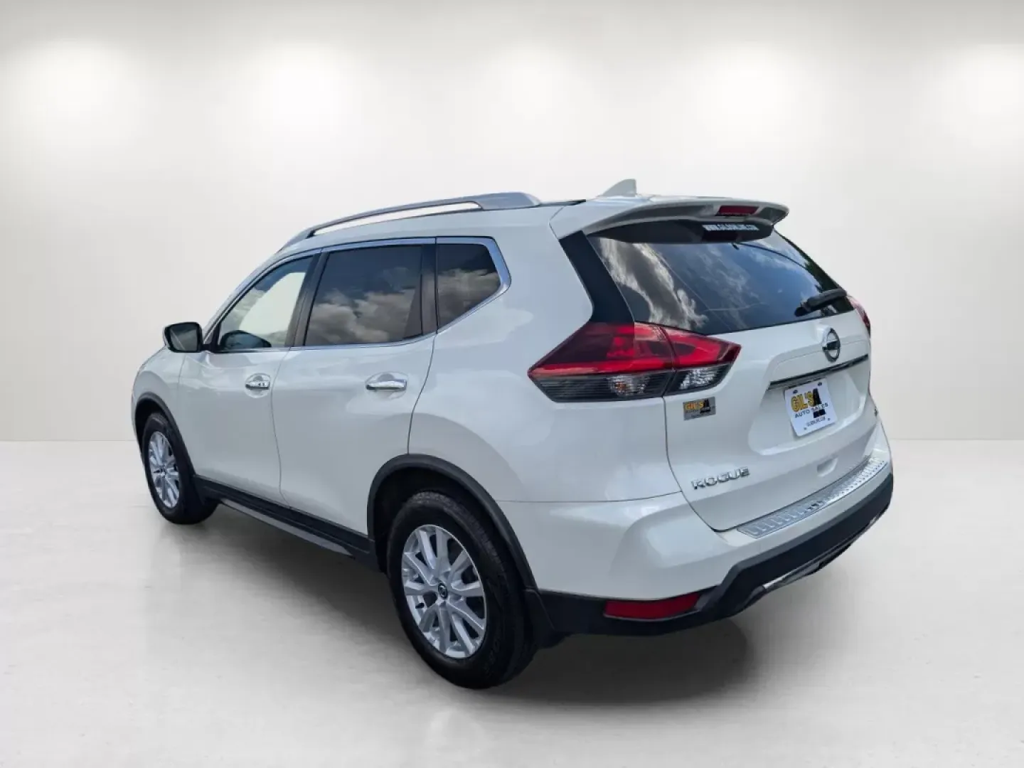 2018 /Charcoal Nissan Rogue SV (JN8AT2MT7JW) with an Other engine, located at 3959 U.S. 80 W, Phenix City, AL, 36870, (334) 297-4885, 32.469296, -85.135185 - **Discover Your Next Adventure with the 2018 Nissan Rogue SV at Gils Auto!**<br /> <br /> Are you ready to elevate your lifestyle with a vehicle that marries versatility and comfort? The 2018 Nissan Rogue SV is the perfect companion for growing families, weekend adventurers, and budget-conscious buy - Photo#7