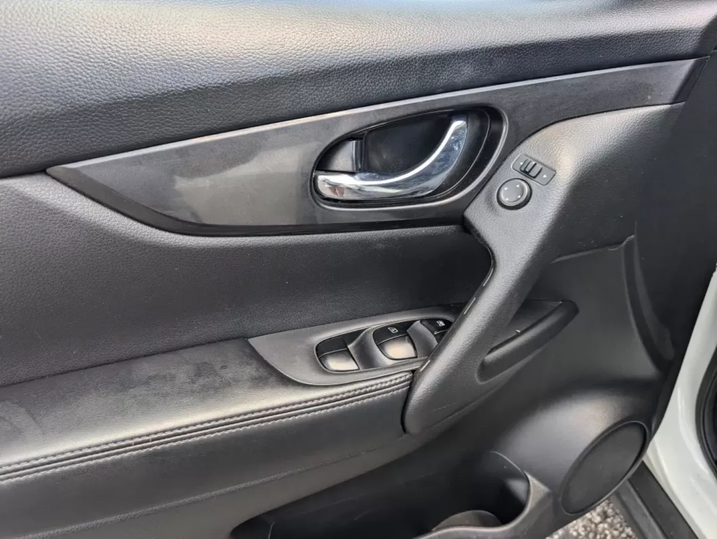 2018 /Charcoal Nissan Rogue SV (JN8AT2MT7JW) with an Other engine, located at 3959 U.S. 80 W, Phenix City, AL, 36870, (334) 297-4885, 32.469296, -85.135185 - **Discover Your Next Adventure with the 2018 Nissan Rogue SV at Gils Auto!**<br /> <br /> Are you ready to elevate your lifestyle with a vehicle that marries versatility and comfort? The 2018 Nissan Rogue SV is the perfect companion for growing families, weekend adventurers, and budget-conscious buy - Photo#9
