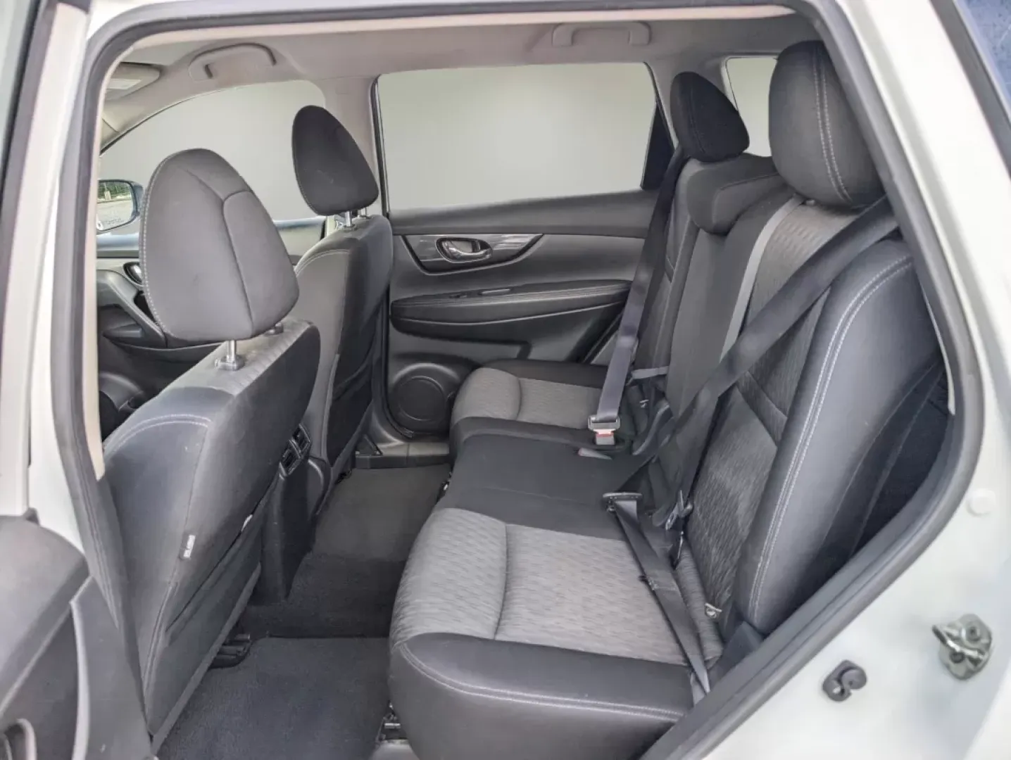 2018 /Charcoal Nissan Rogue SV (JN8AT2MT7JW) with an Other engine, located at 3959 U.S. 80 W, Phenix City, AL, 36870, (334) 297-4885, 32.469296, -85.135185 - **Discover Your Next Adventure with the 2018 Nissan Rogue SV at Gils Auto!**<br /> <br /> Are you ready to elevate your lifestyle with a vehicle that marries versatility and comfort? The 2018 Nissan Rogue SV is the perfect companion for growing families, weekend adventurers, and budget-conscious buy - Photo#11