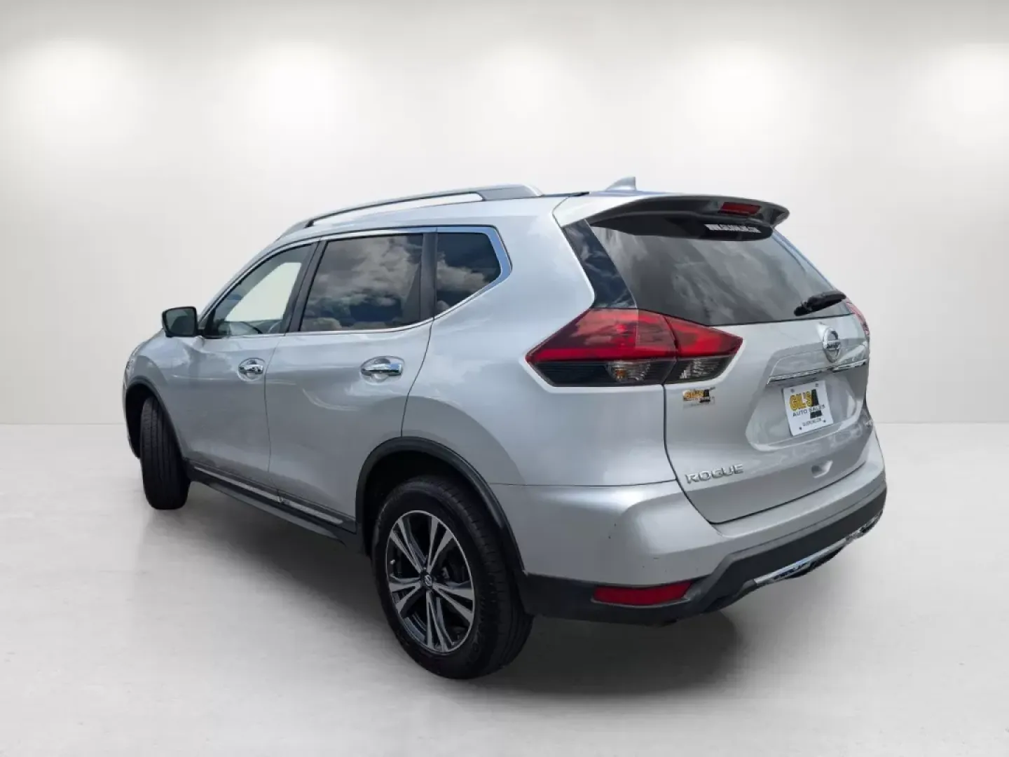 2018 /Charcoal Nissan Rogue SL (5N1AT2MV9JC) with an Other engine, located at 5115 14th Ave., Columbus, GA, 31904, (706) 323-0345, 32.511494, -84.971046 - **Unleash Your Adventurous Spirit with the 2018 Nissan Rogue SL at Gils Auto - Phenix City!**<br /> <br /> Are you ready to take your lifestyle to the next level? Whether you're planning a family road trip, commuting to work, or seeking thrilling weekend adventures, the 2018 Nissan Rogue SL is desig - Photo#6