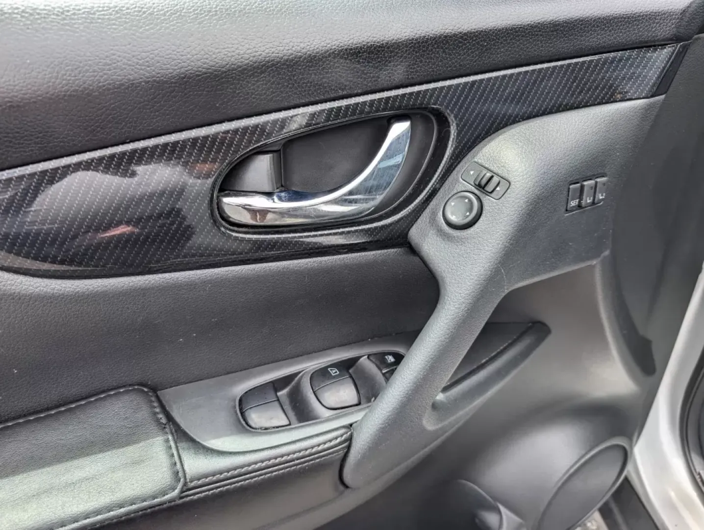 2018 /Charcoal Nissan Rogue SL (5N1AT2MV9JC) with an Other engine, located at 5115 14th Ave., Columbus, GA, 31904, (706) 323-0345, 32.511494, -84.971046 - **Unleash Your Adventurous Spirit with the 2018 Nissan Rogue SL at Gils Auto - Phenix City!**<br /> <br /> Are you ready to take your lifestyle to the next level? Whether you're planning a family road trip, commuting to work, or seeking thrilling weekend adventures, the 2018 Nissan Rogue SL is desig - Photo#8