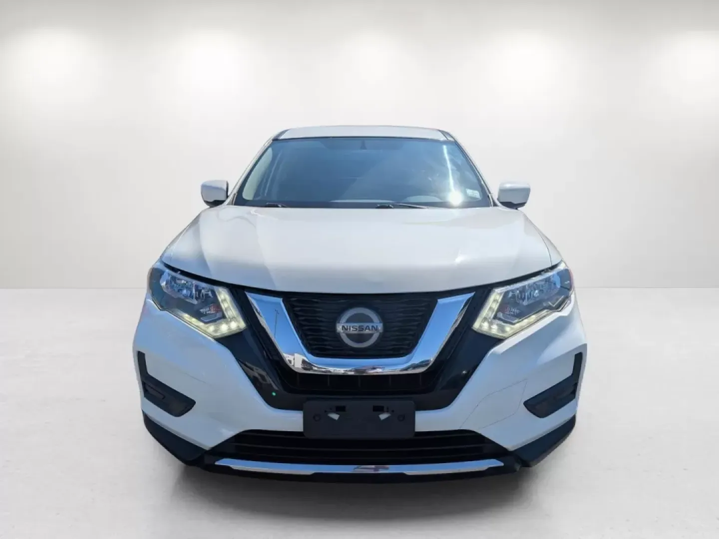 2018 /Charcoal Nissan Rogue S (JN8AT2MV9JW) with an Other engine, located at 1430 Gateway Drive, Opelika, AL, 36801, (334) 239-0944, 32.637871, -85.409790 - Are you ready to elevate your driving experience? Whether you're a busy parent juggling school runs, a commuter venturing through the hustle of daily traffic, or an adventure-seeker looking for the next weekend getaway, the 2018 Nissan Rogue S is the perfect companion. With ample space and versatile - Photo#1